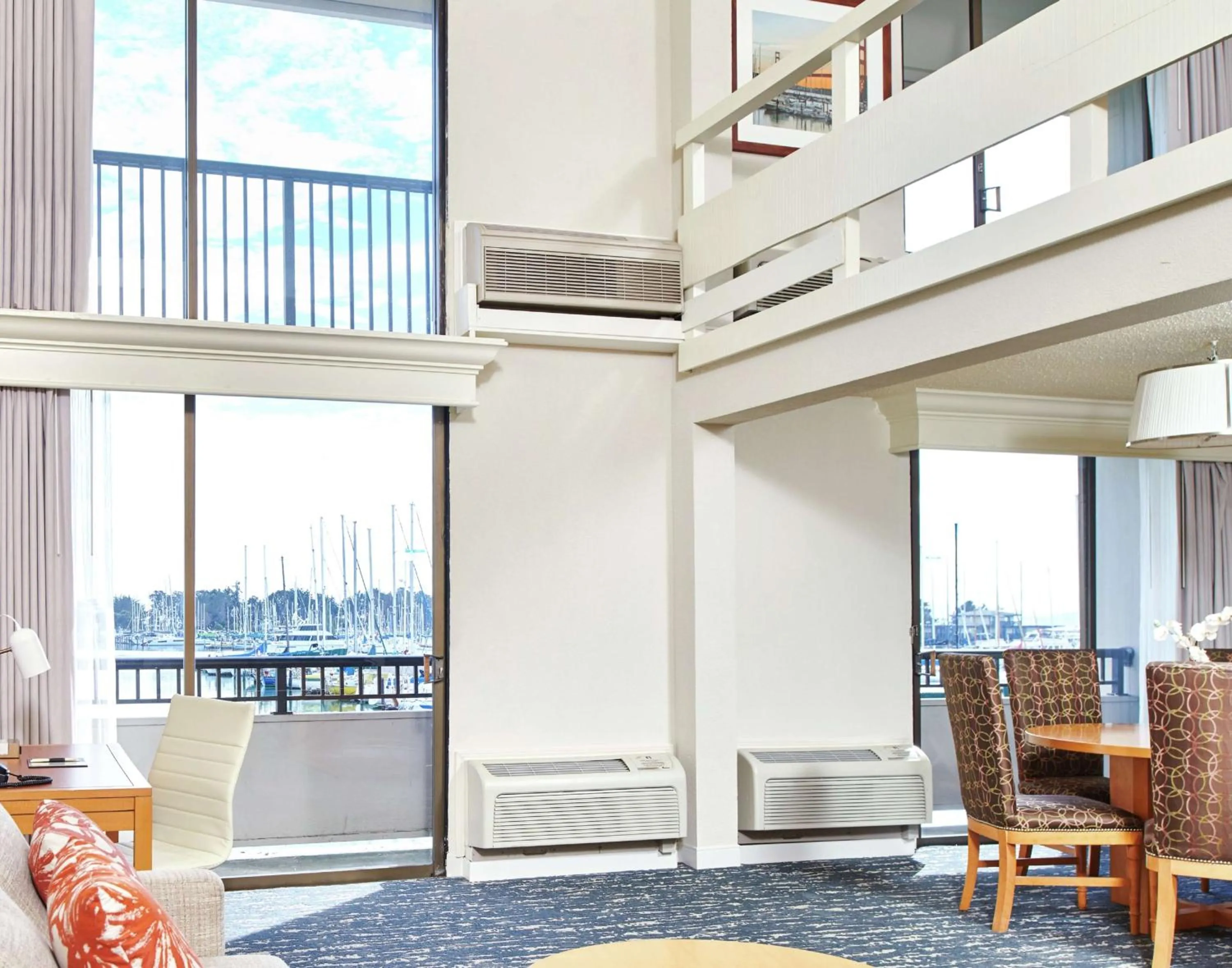 Living room in DoubleTree by Hilton Hotel Berkeley Marina