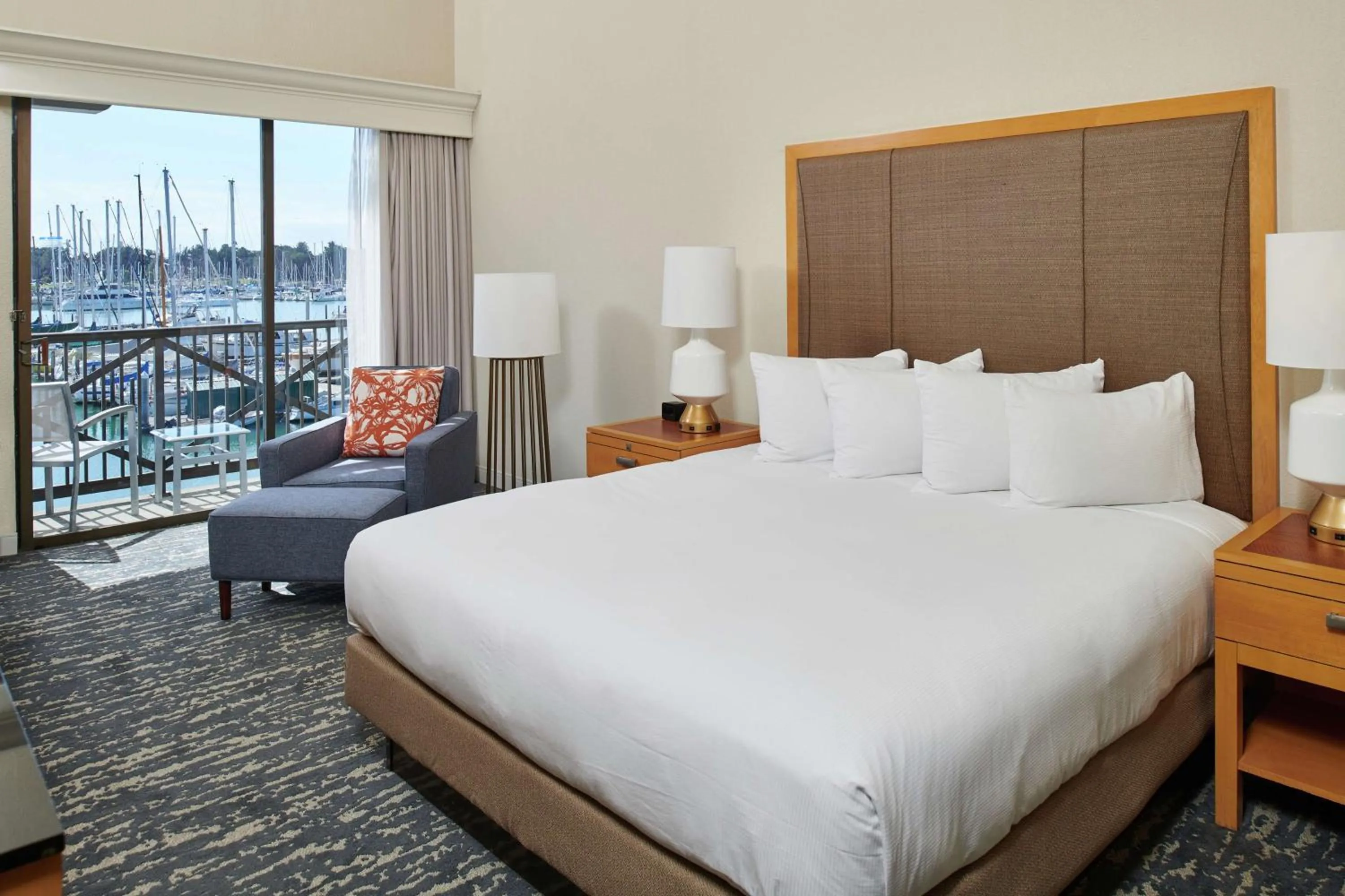 Bed in DoubleTree by Hilton Hotel Berkeley Marina