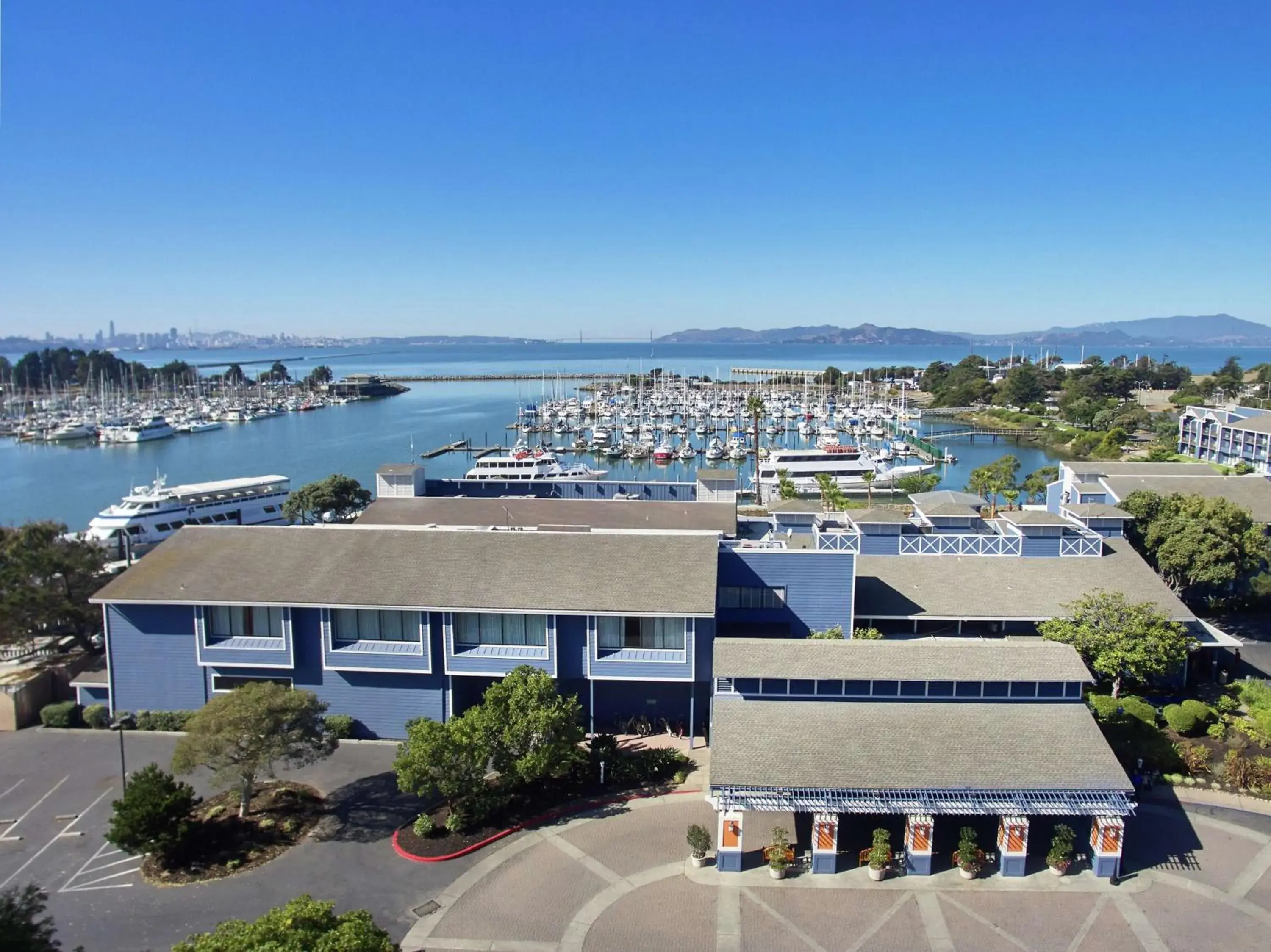 Property building in DoubleTree by Hilton Hotel Berkeley Marina Property building in DoubleTree by Hilton Hotel Berkeley Marina