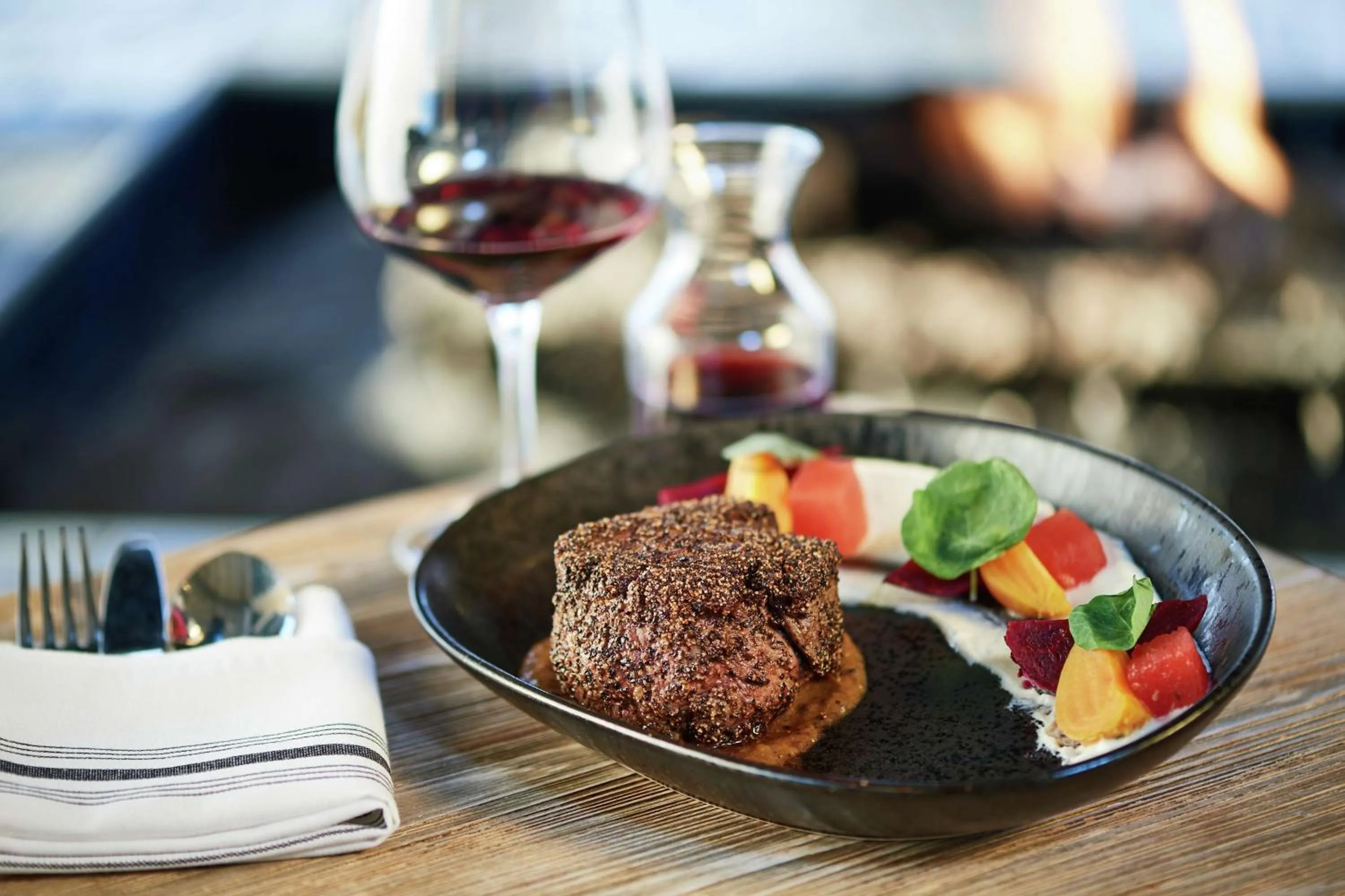 Dining area in DoubleTree by Hilton Hotel Berkeley Marina