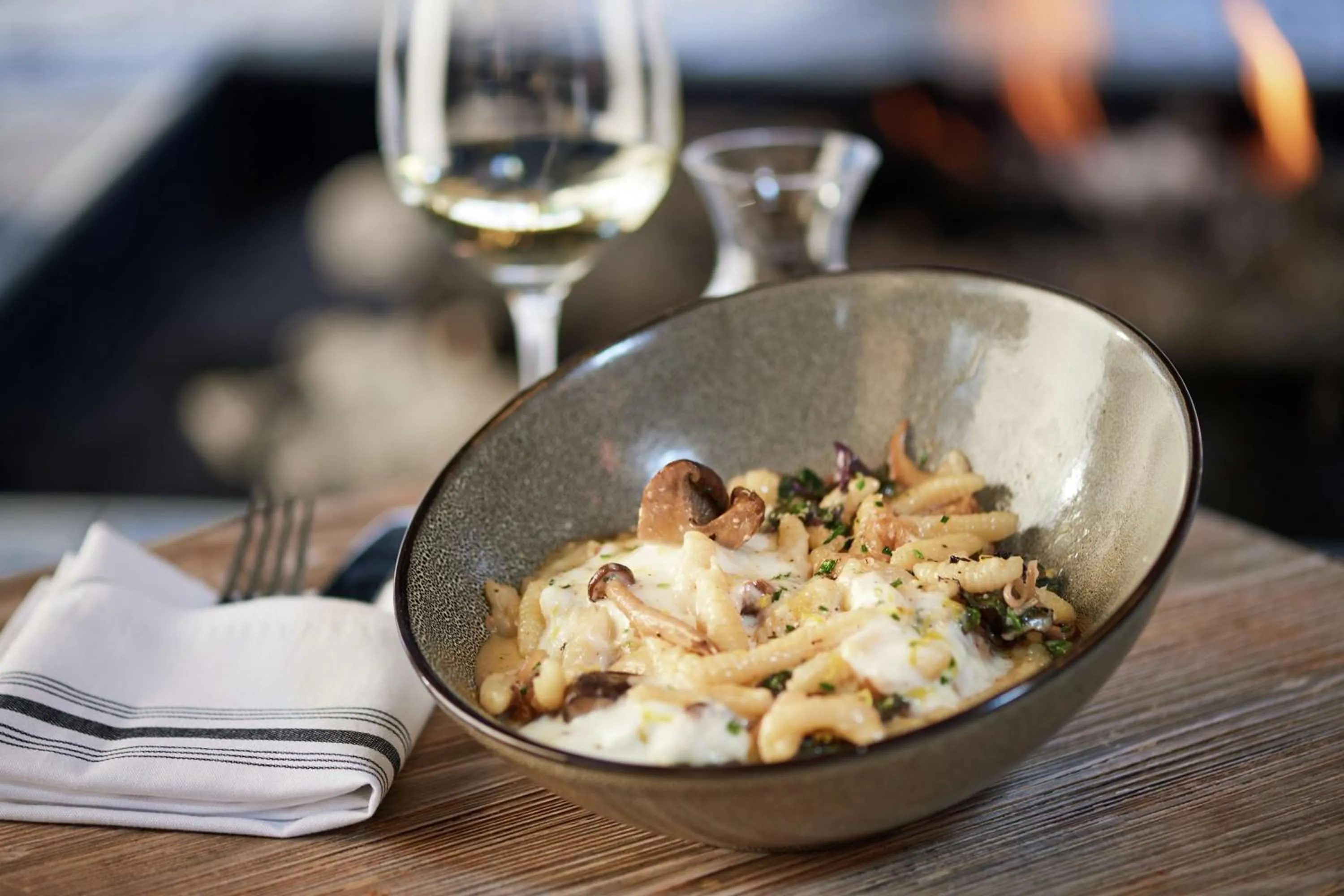 Dining area in DoubleTree by Hilton Hotel Berkeley Marina