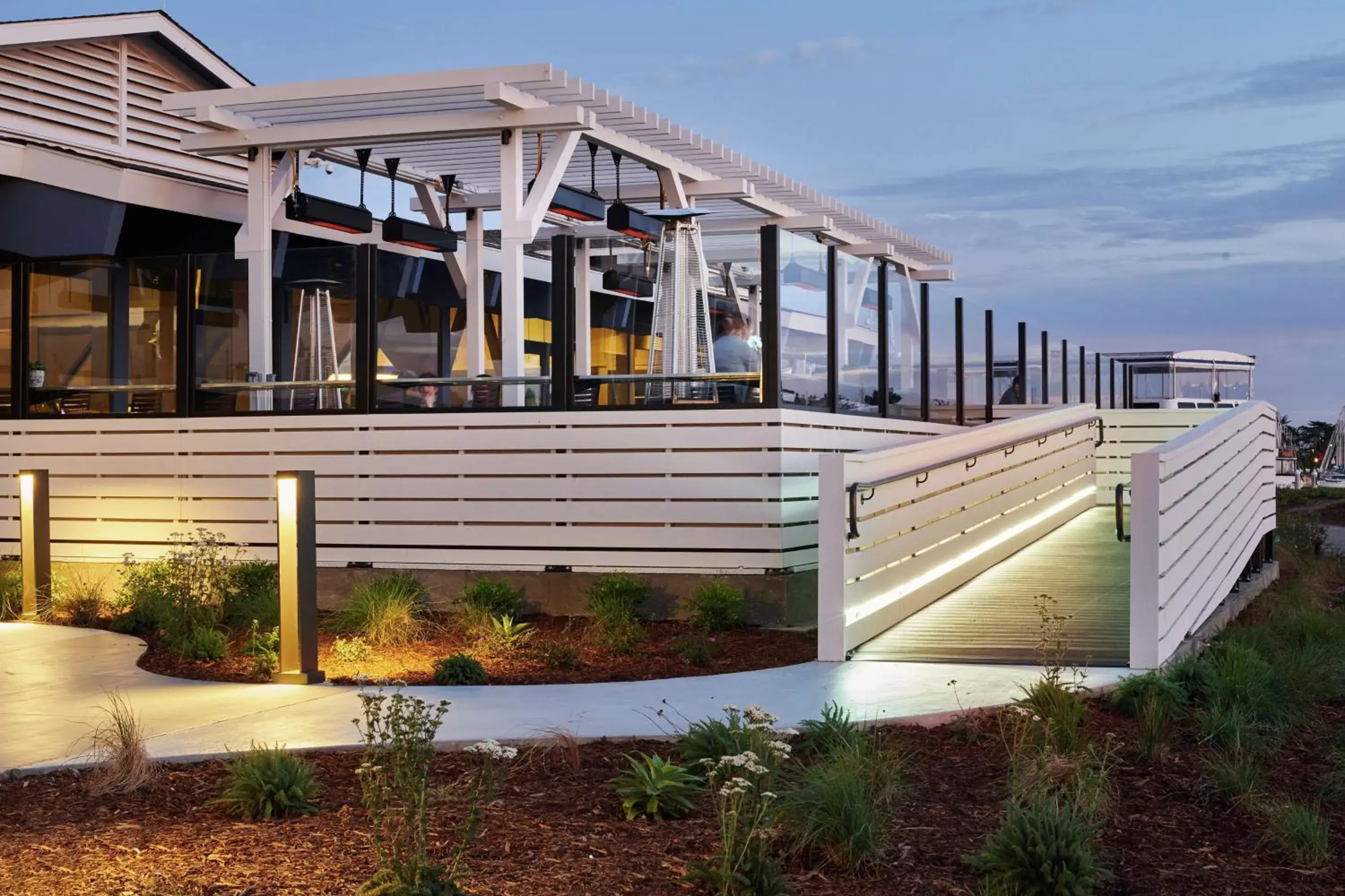 Property building in DoubleTree by Hilton Hotel Berkeley Marina Property building in DoubleTree by Hilton Hotel Berkeley Marina