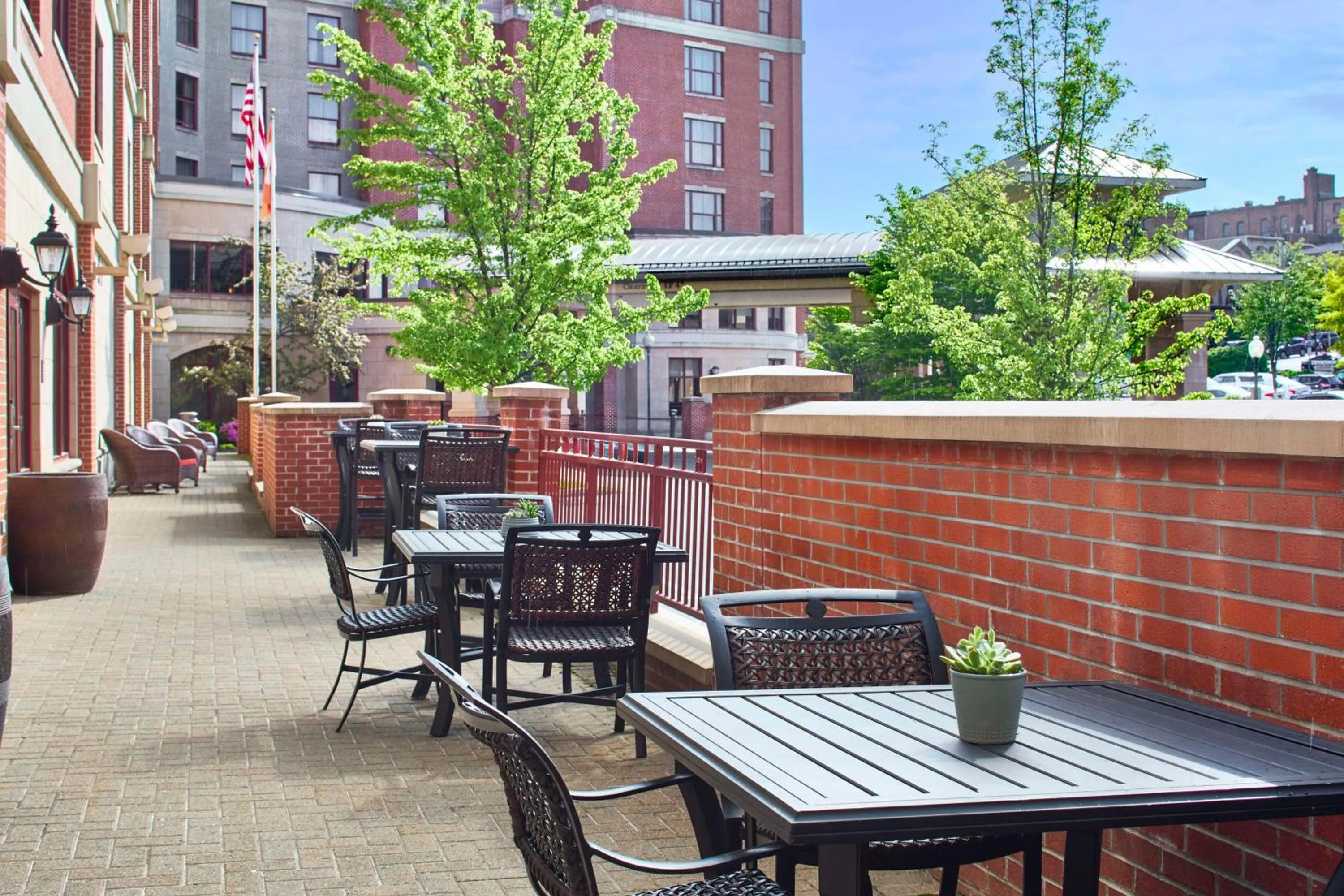 Patio in Hampton Inn & Suites Saratoga Springs Downtown