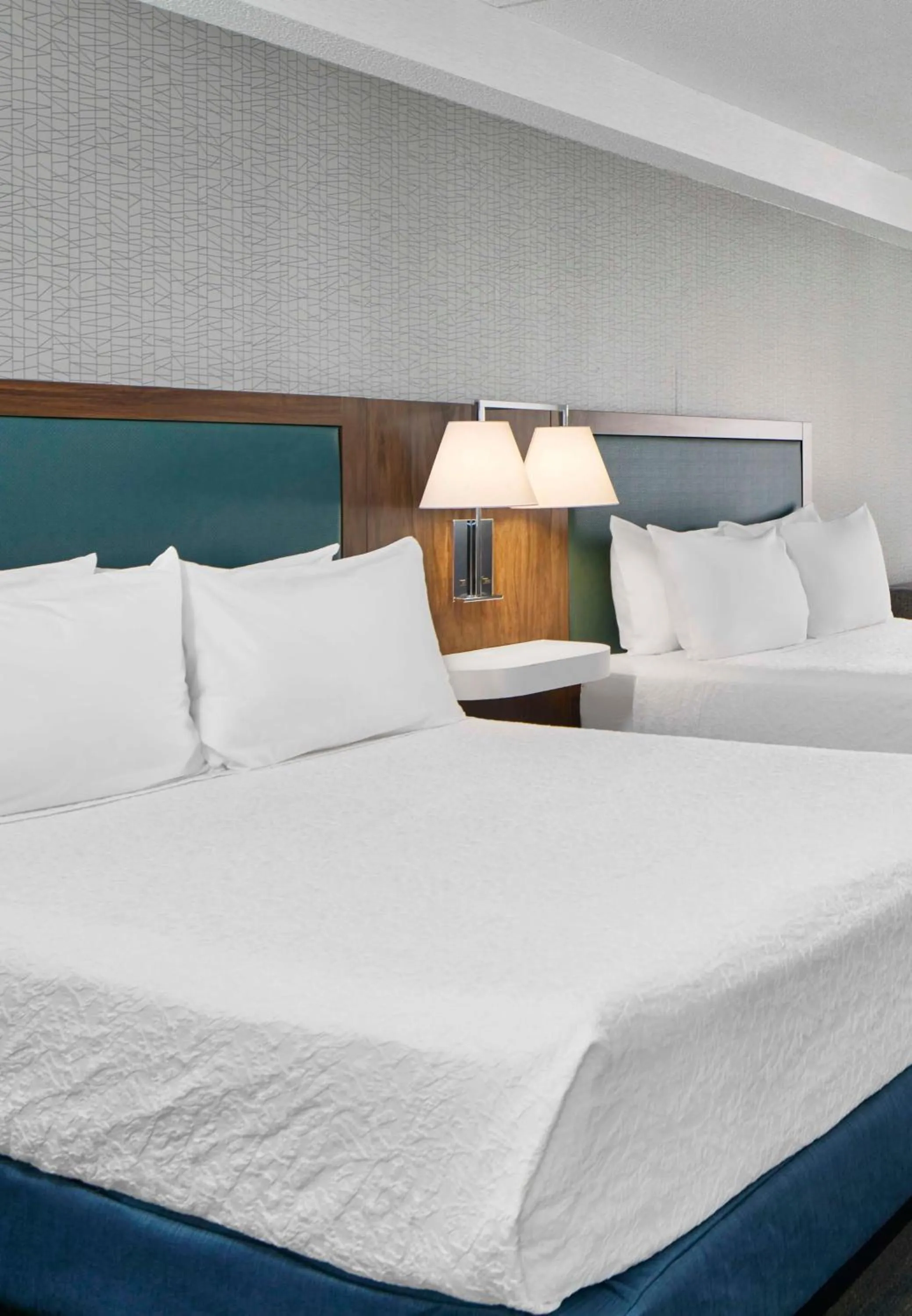 Bed in Hampton Inn & Suites Saratoga Springs Downtown