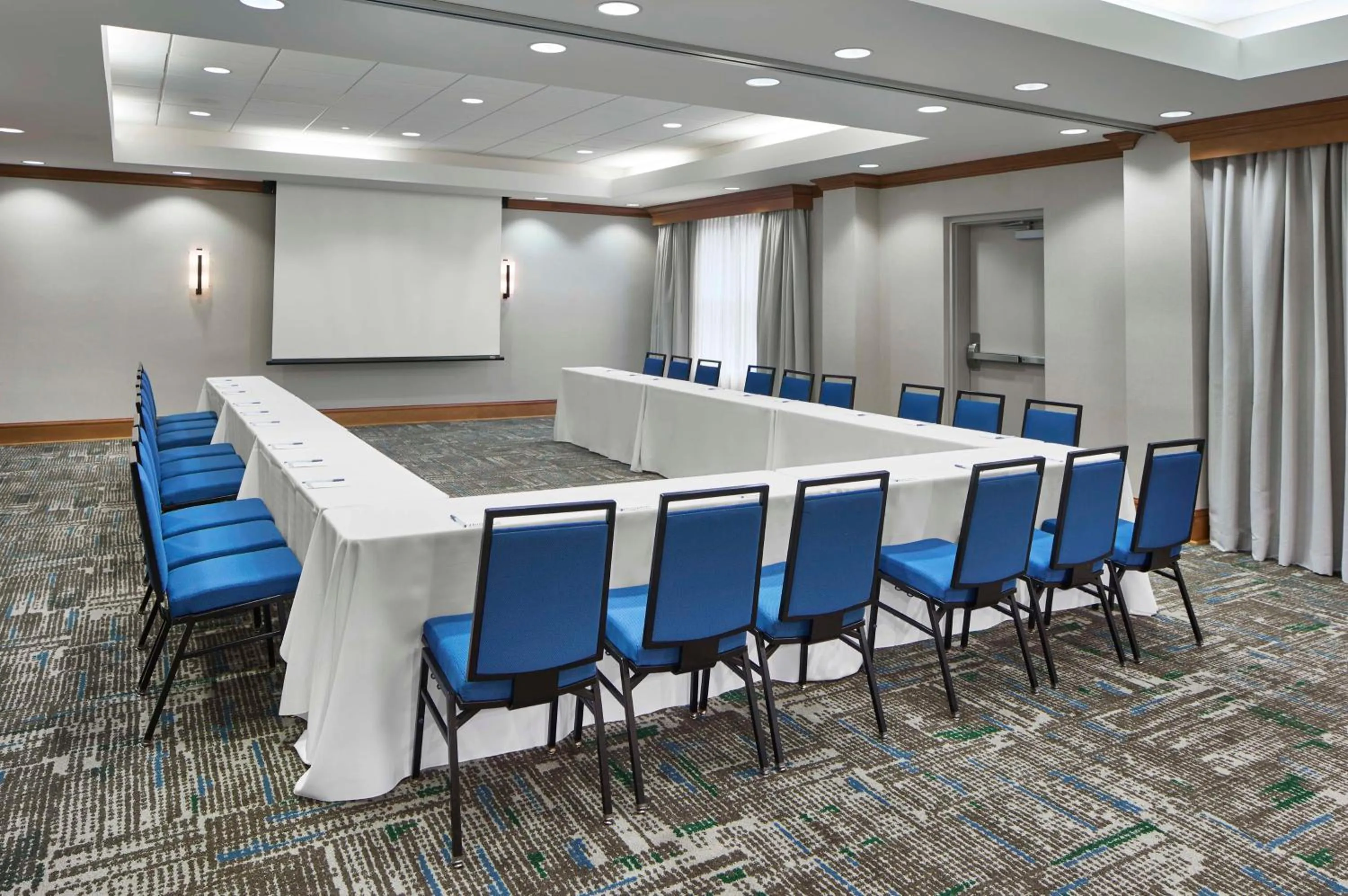Meeting/conference room in Hampton Inn & Suites Saratoga Springs Downtown