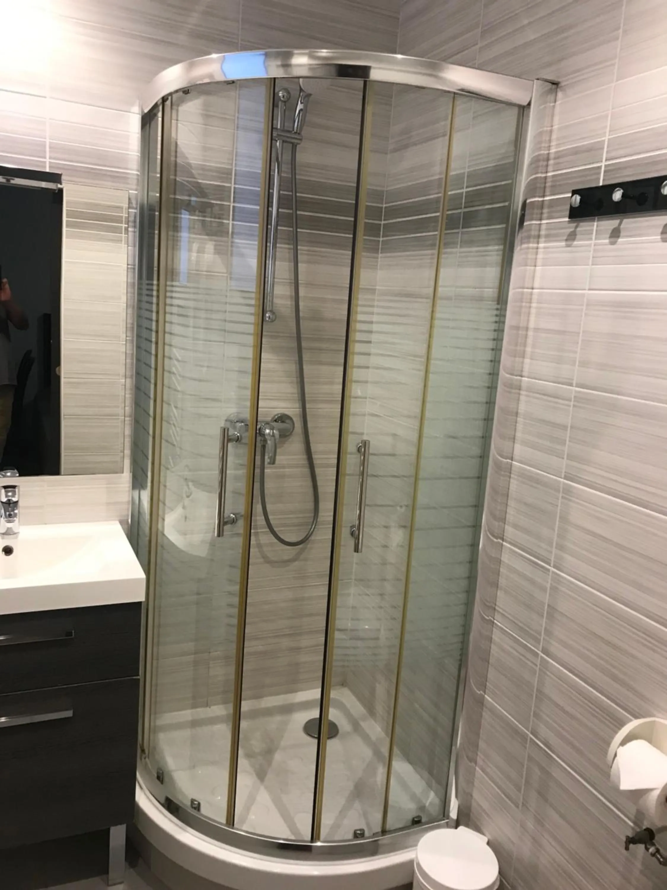 Shower in Hotel Lutetia