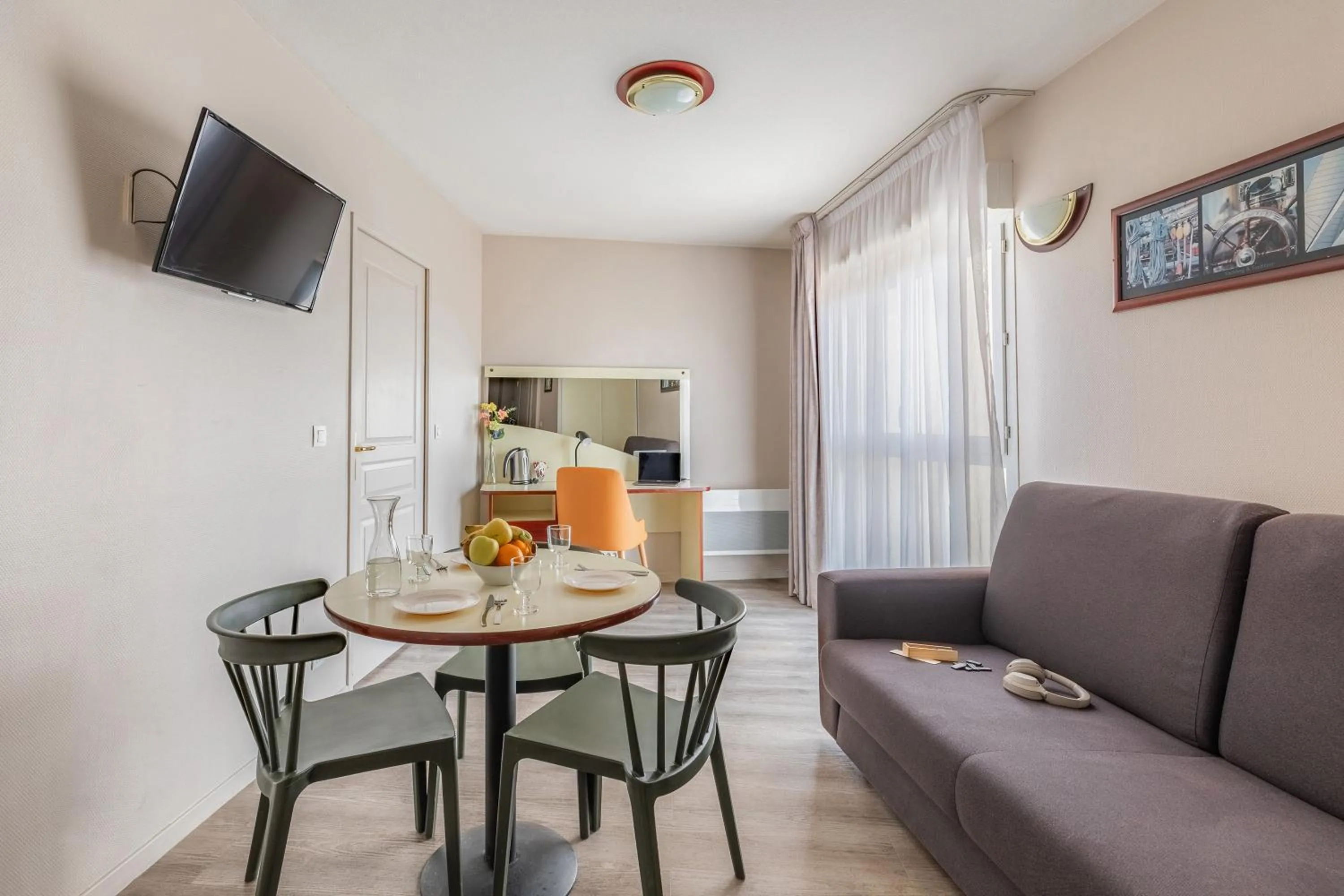 TV and multimedia in Appart'City Classic Lyon Villeurbanne