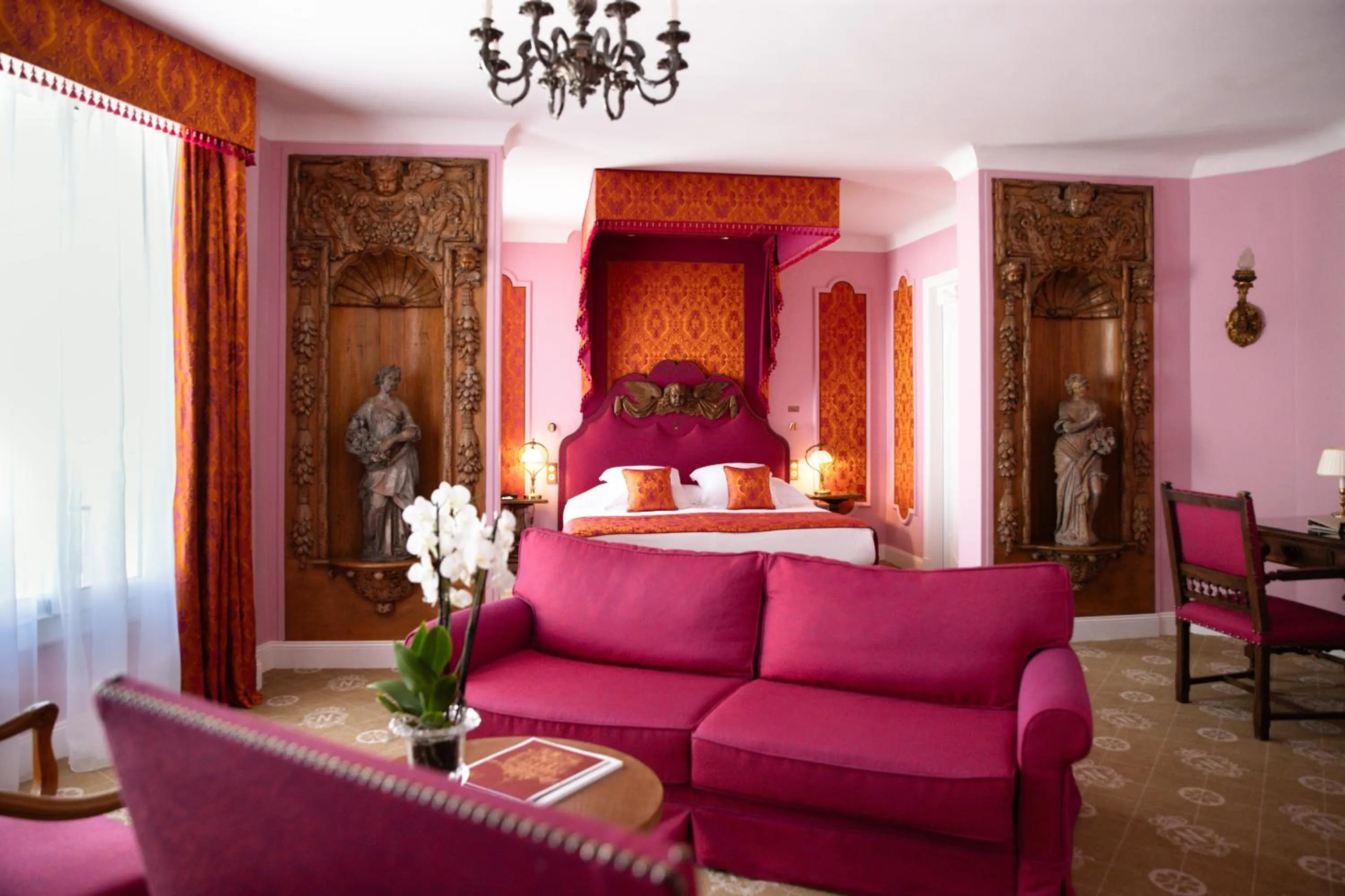 Bed in Hotel Le Negresco