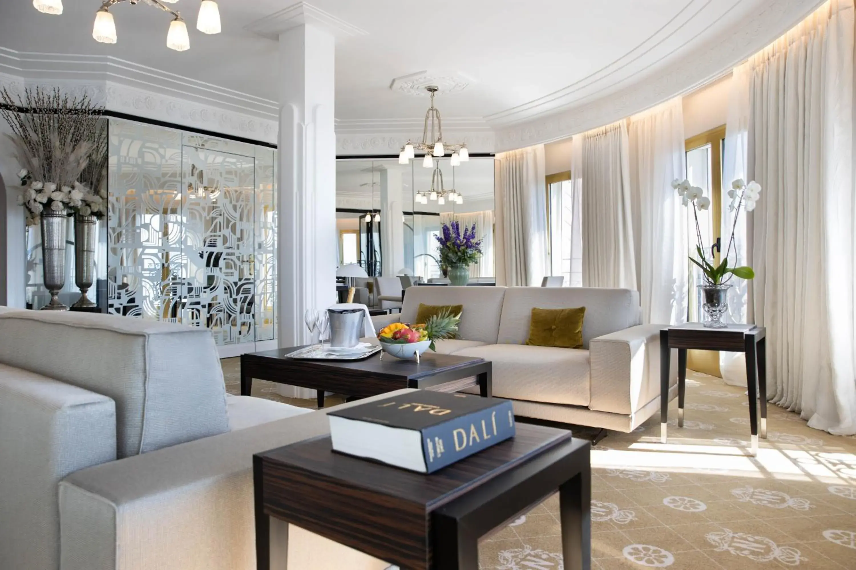 Suite des Anges with Sea View - Free Parking in Hotel Le Negresco Suite des Anges with Sea View - Free Parking in Hotel Le Negresco