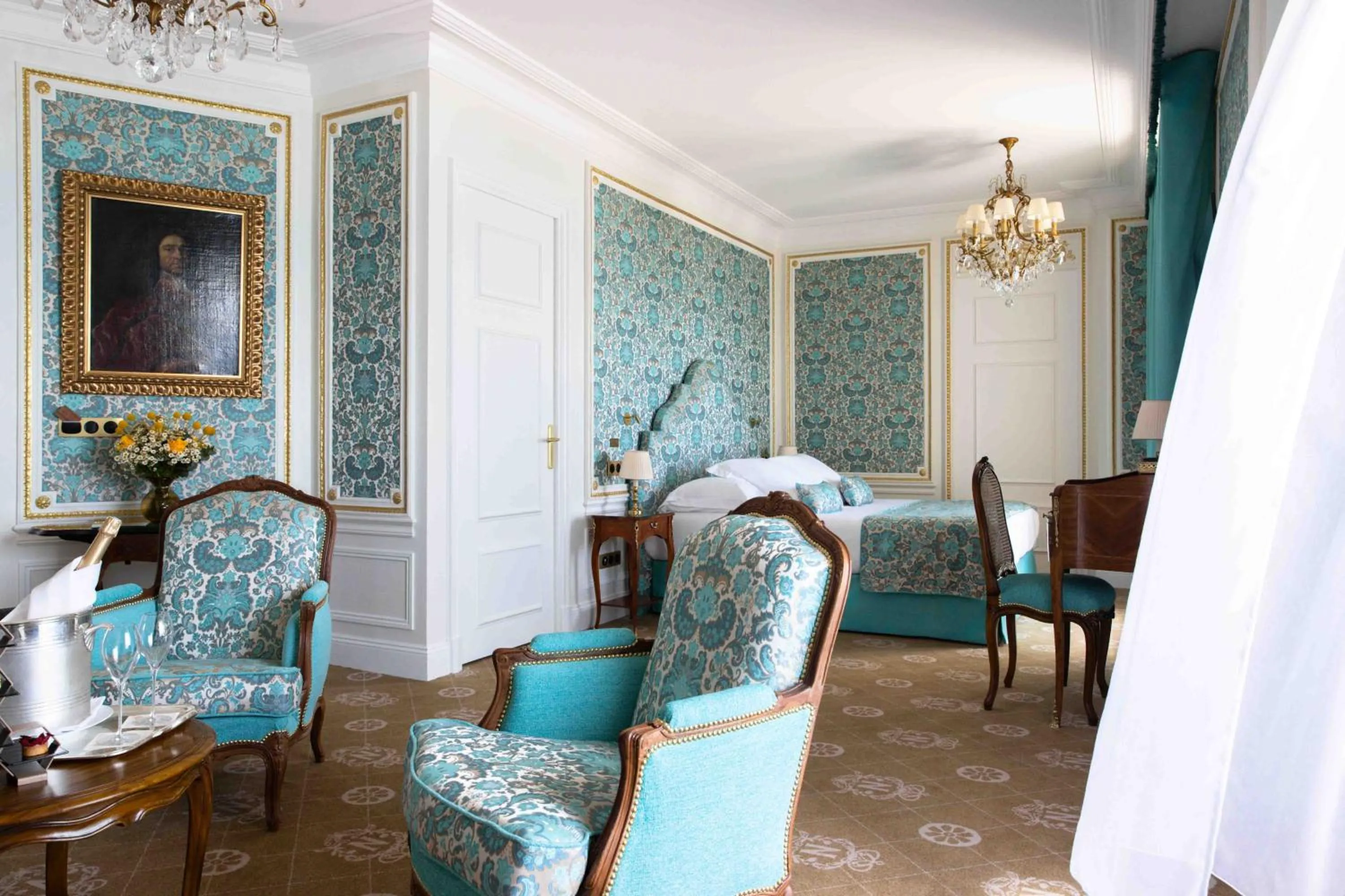 Bed in Hotel Le Negresco