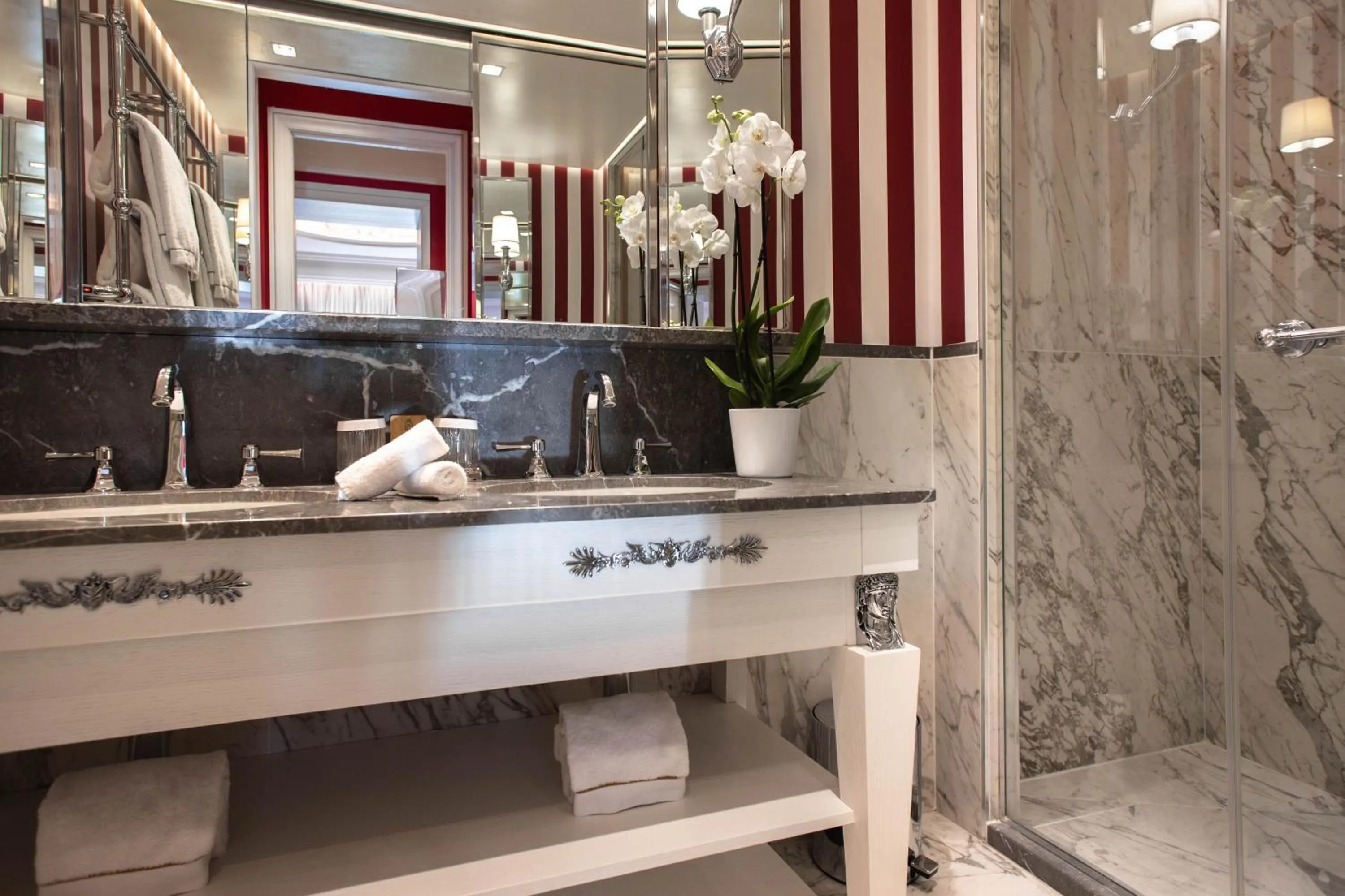 Bathroom in Hotel Le Negresco