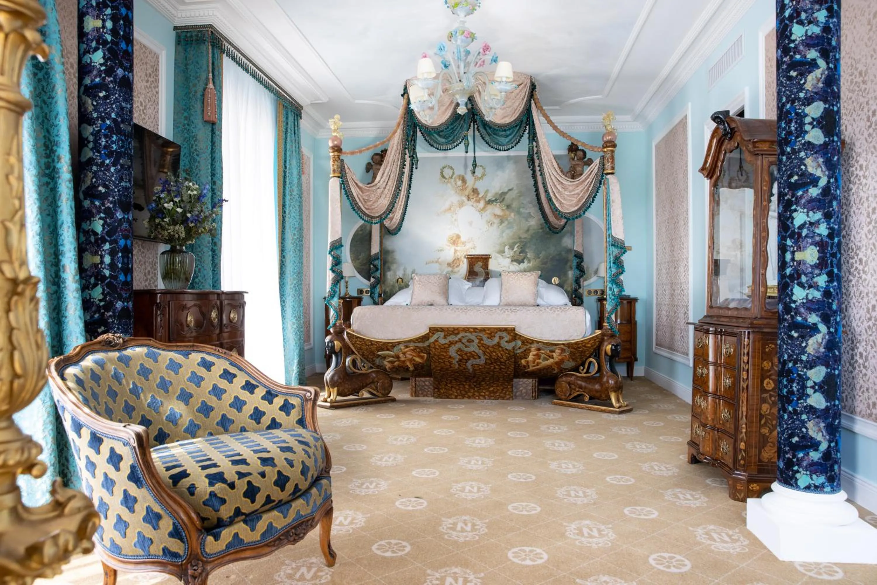 Bed in Hotel Le Negresco