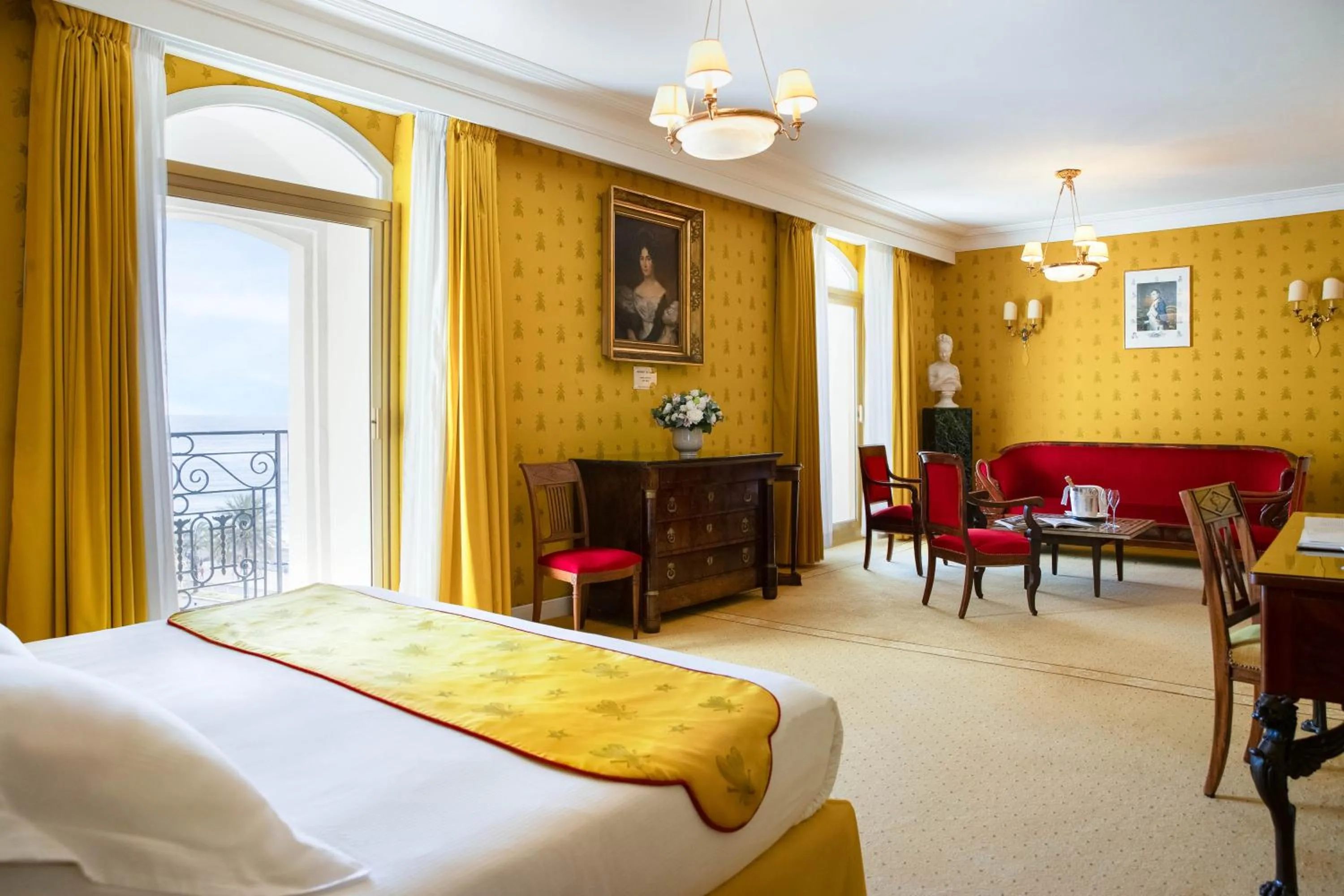 Photo of the whole room, Bed in Hotel Le Negresco