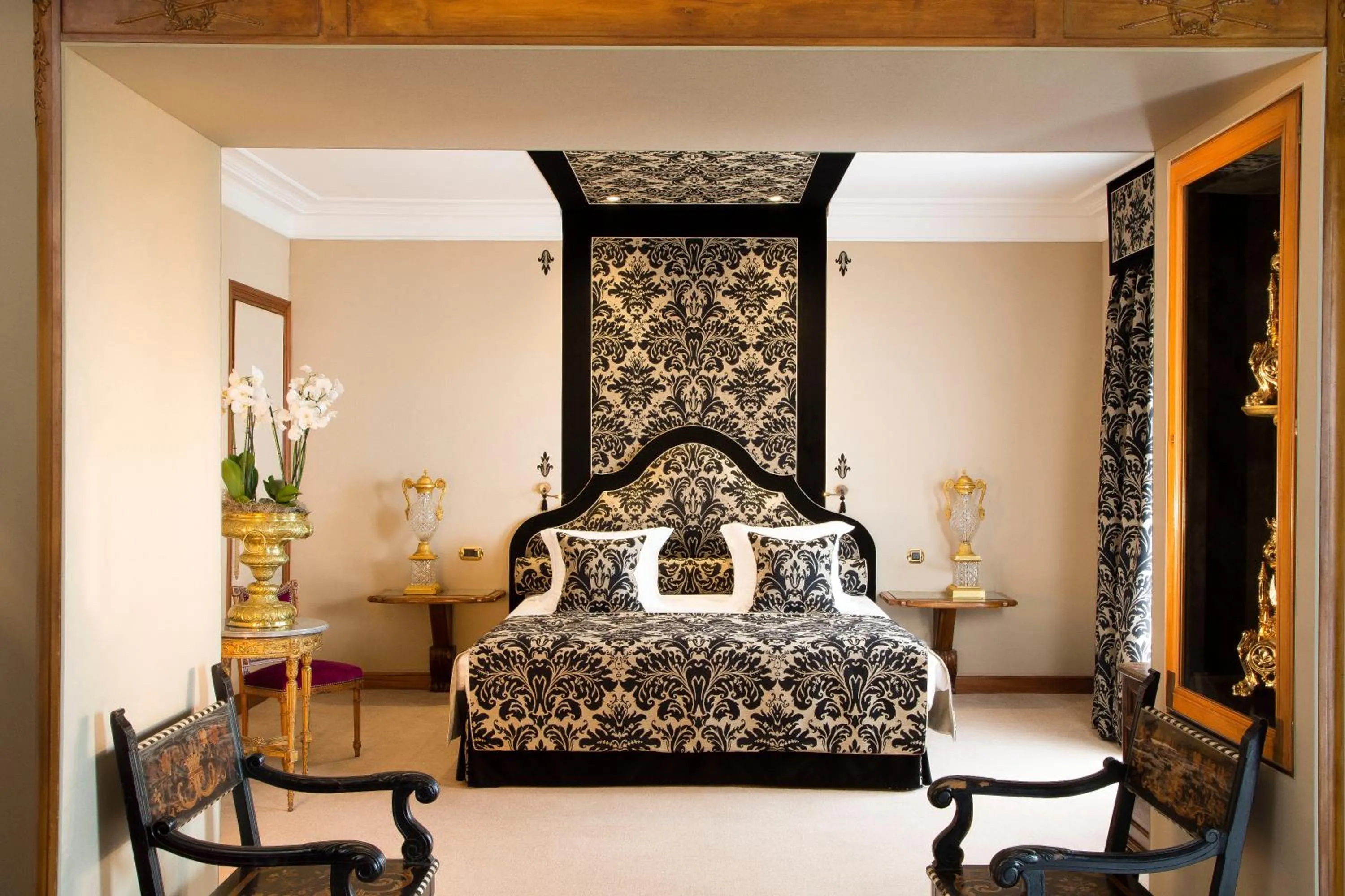 Bed in Hotel Le Negresco