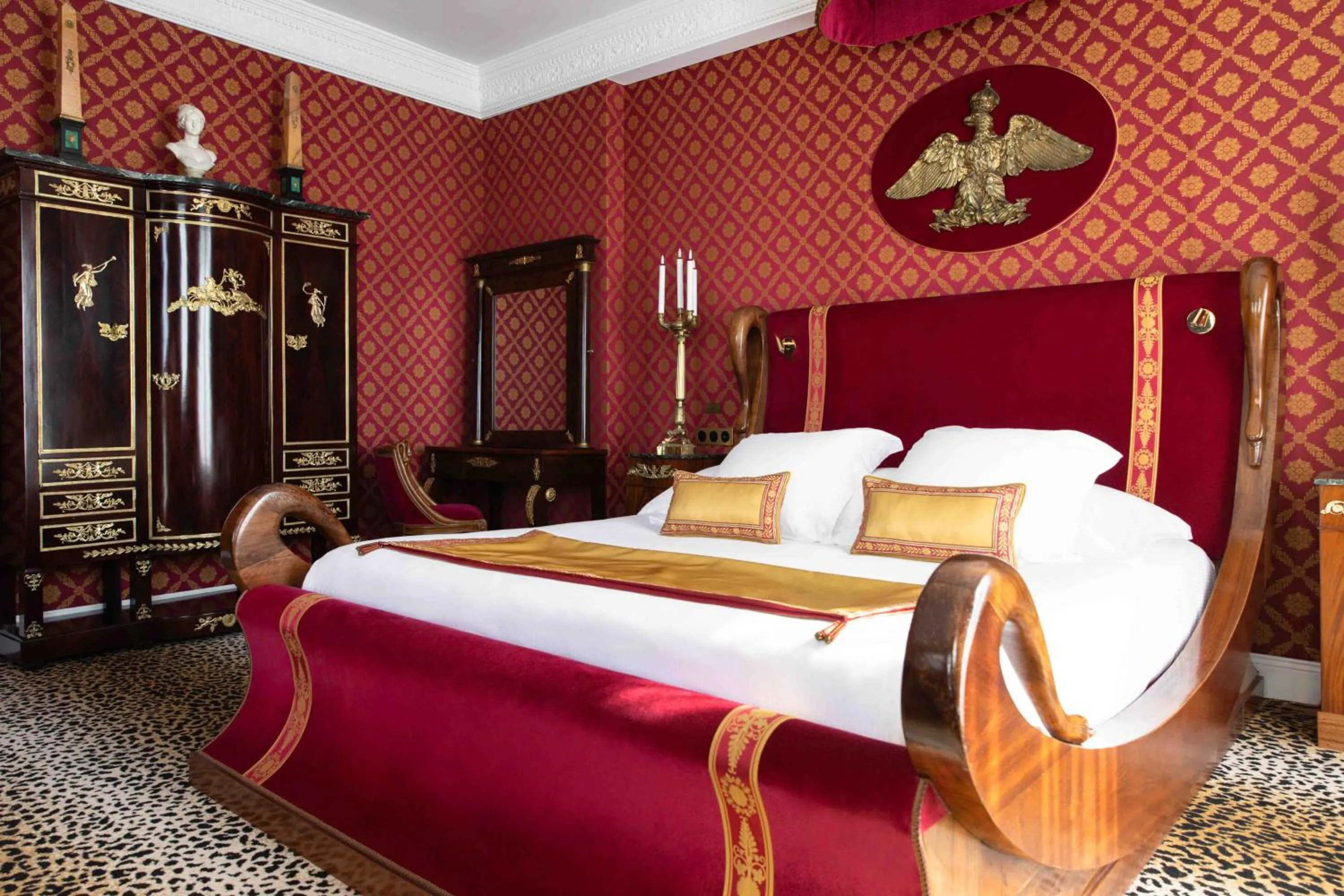 Bed in Hotel Le Negresco