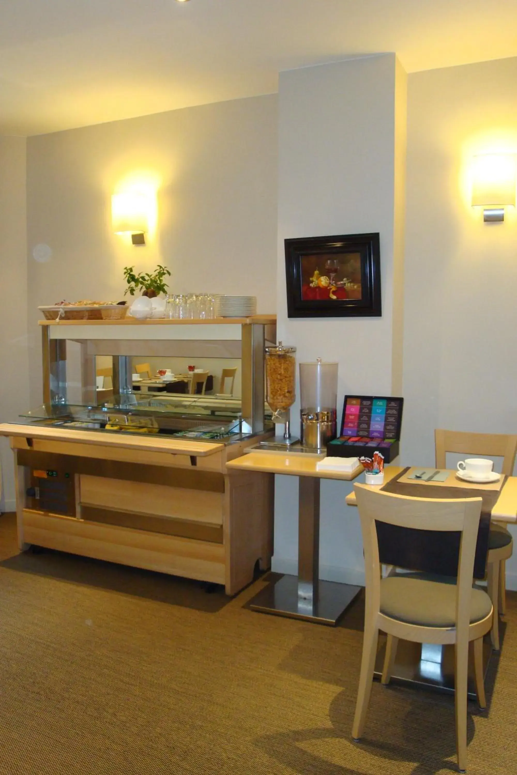 Food and drinks in Hôtel Ronsard Food and drinks in Hôtel Ronsard