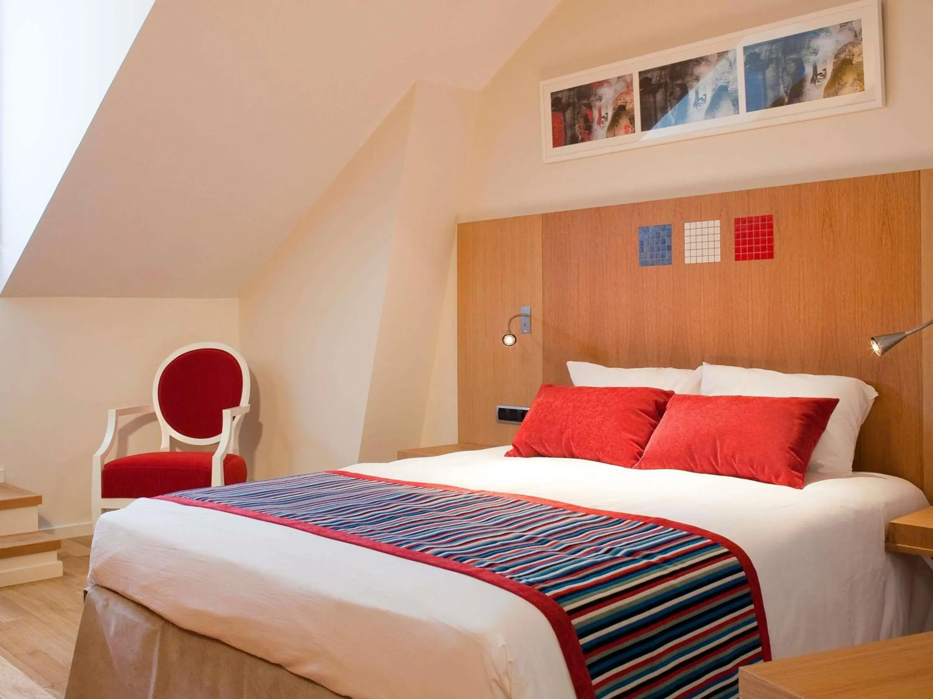 Property building, Bed in Hôtel Mercure Vittel Property building, Bed in Hôtel Mercure Vittel