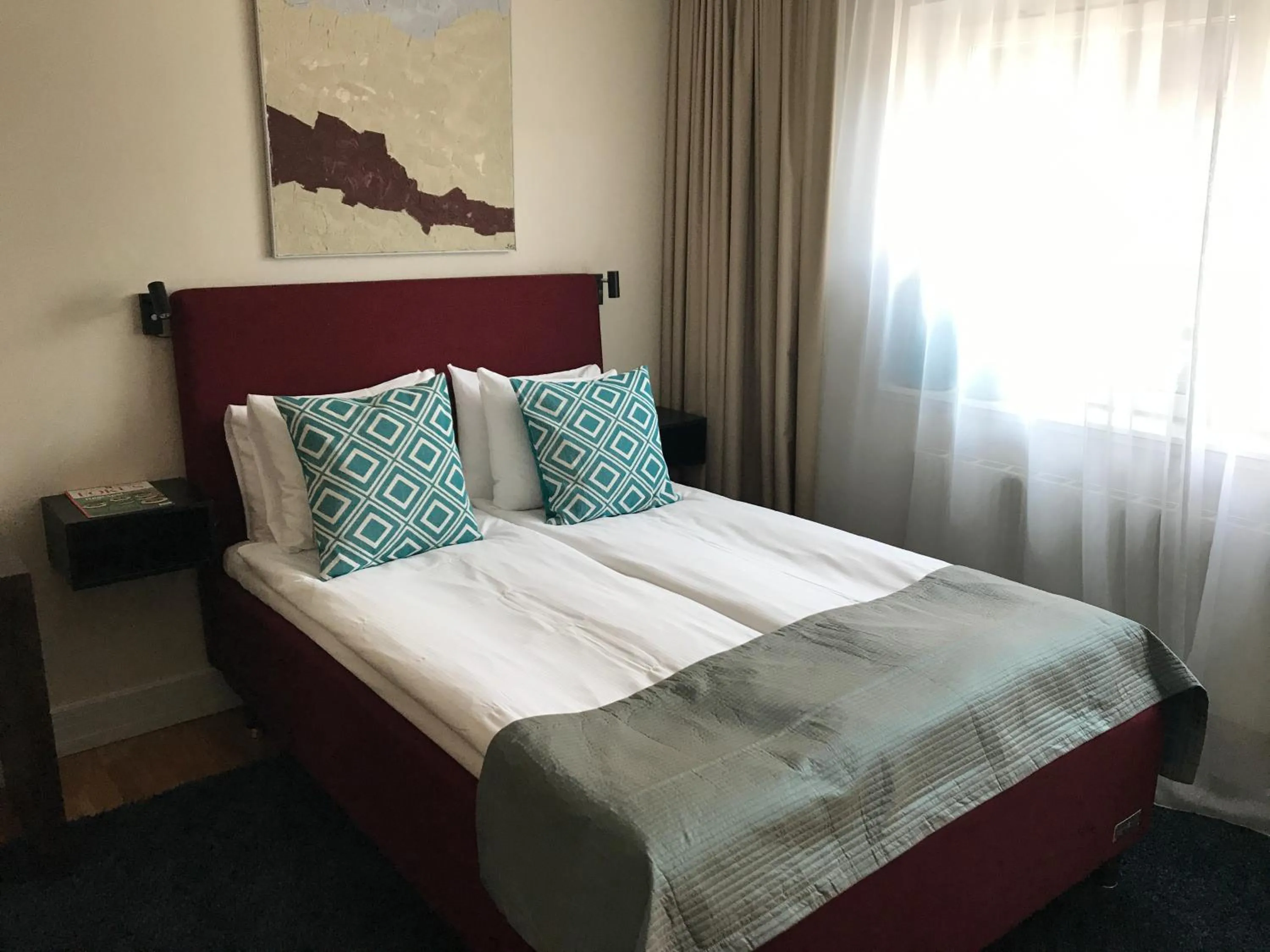 Shower, Bed in ProfilHotels Riddargatan