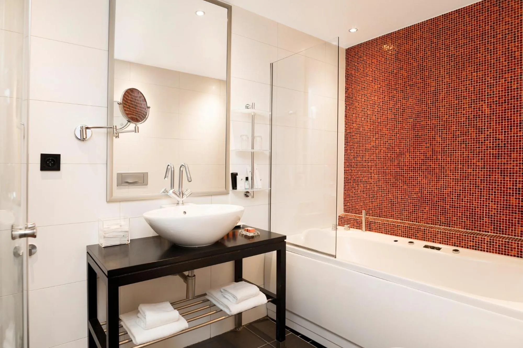 Shower in ProfilHotels Riddargatan