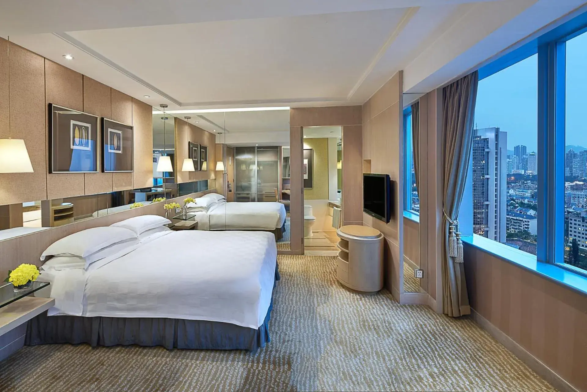 Decorative detail, Bed in Pan Pacific Xiamen(Near the Ferry to Gulang Island and Metro Station) Decorative detail, Bed in Pan Pacific Xiamen(Near the Ferry to Gulang Island and Metro Station)