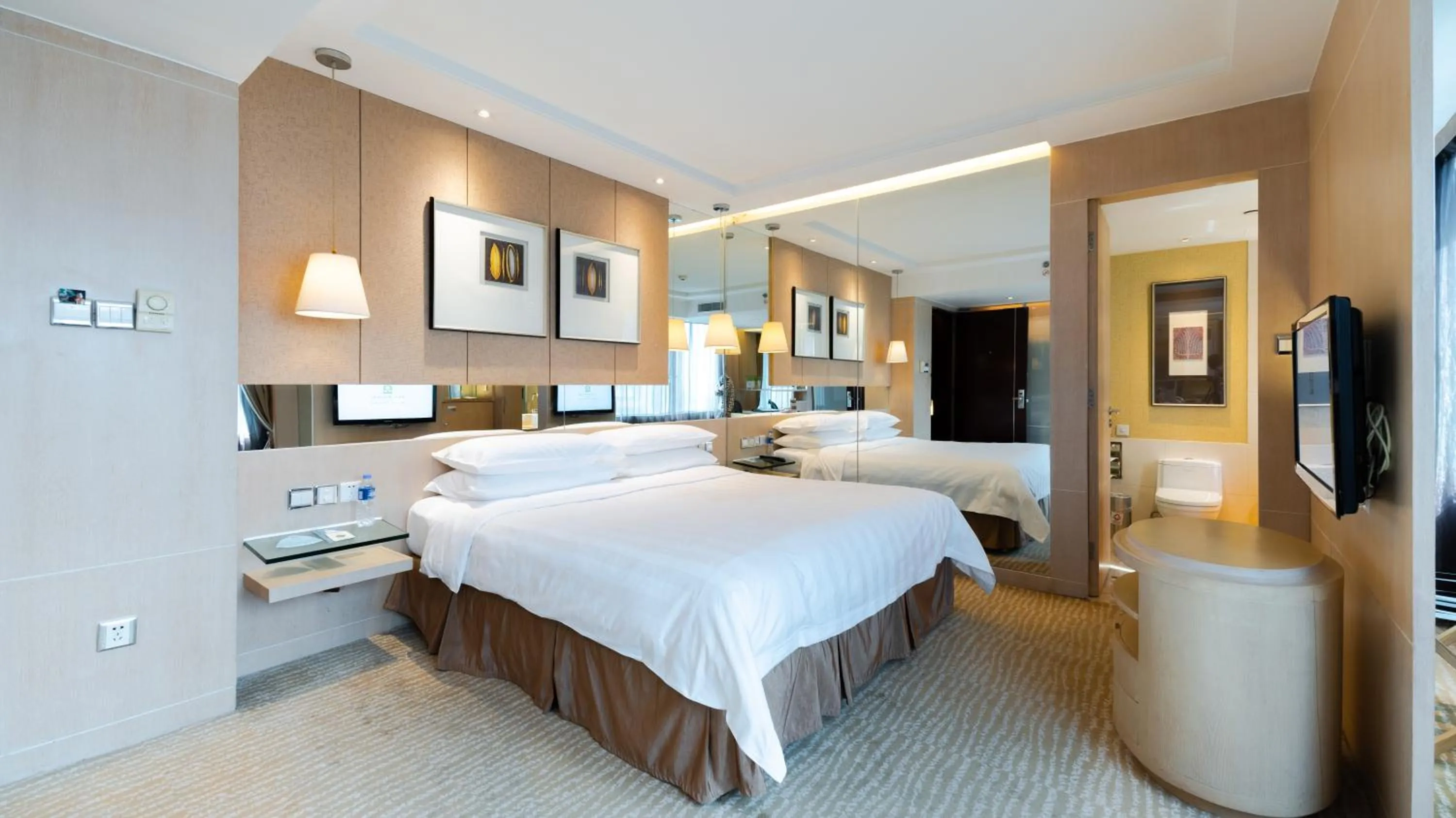 Photo of the whole room, Bed in Pan Pacific Xiamen