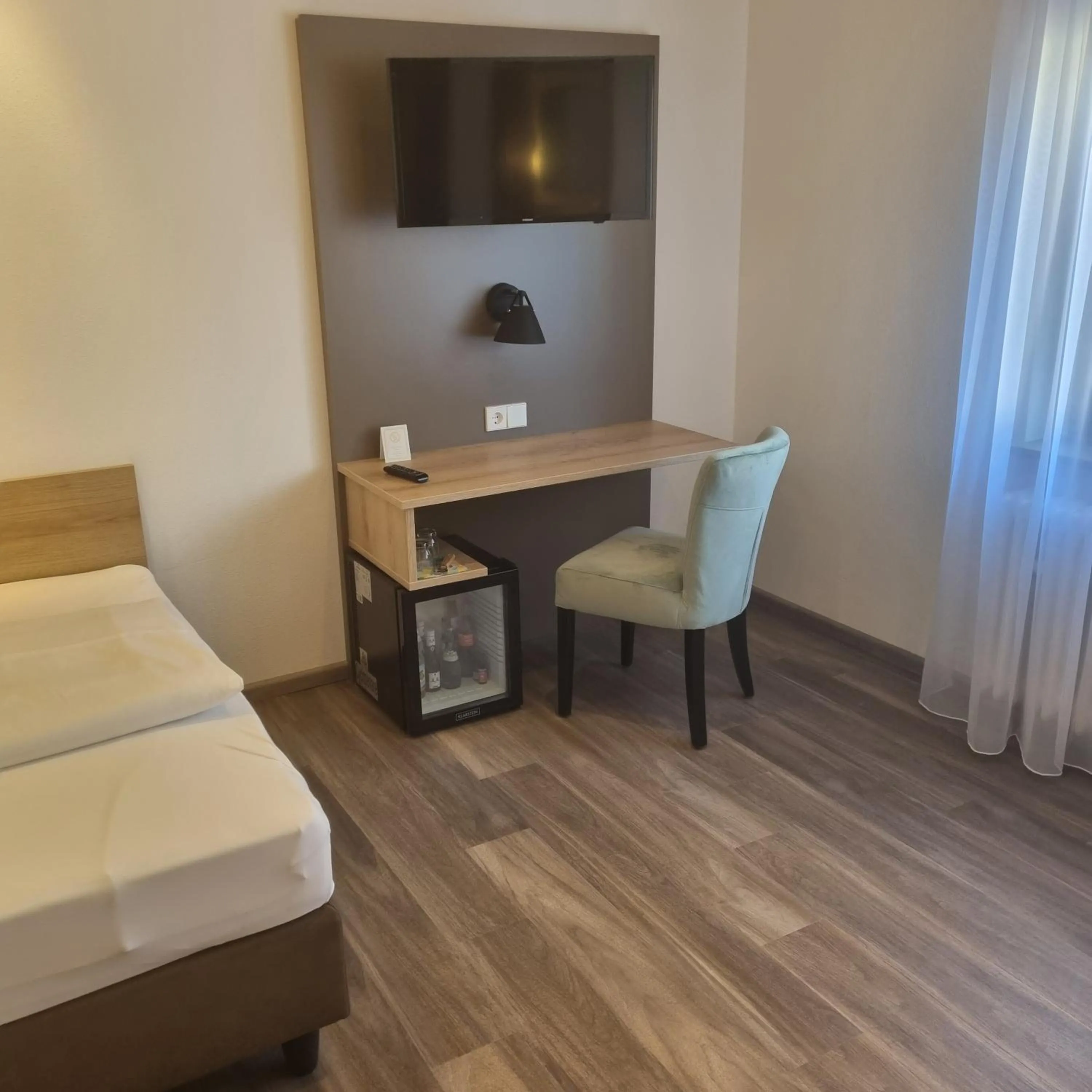 TV and multimedia, Bed in Hotel Garni Krone