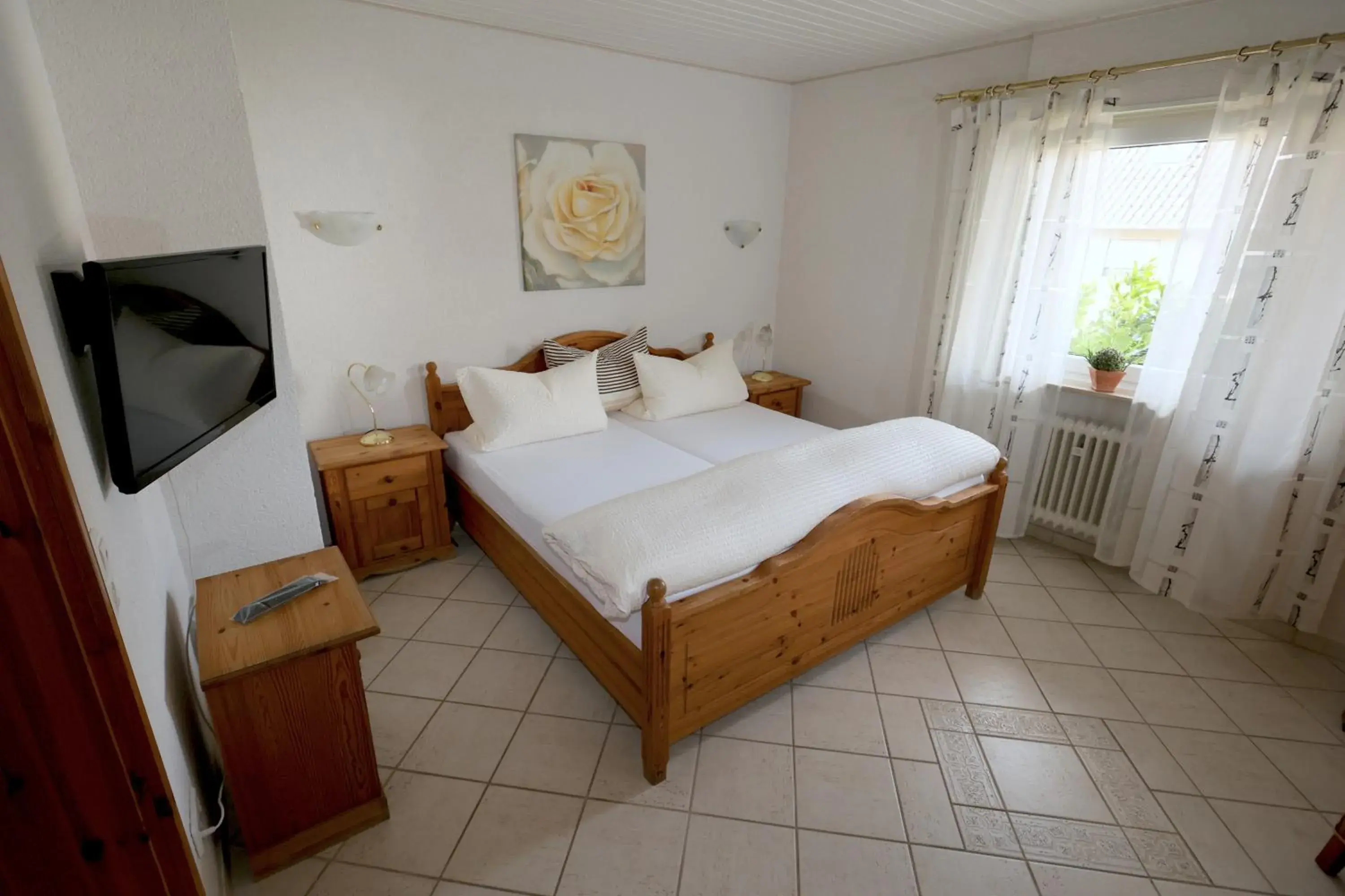 Double Room - single occupancy in Hotel Linde Double Room - single occupancy in Hotel Linde