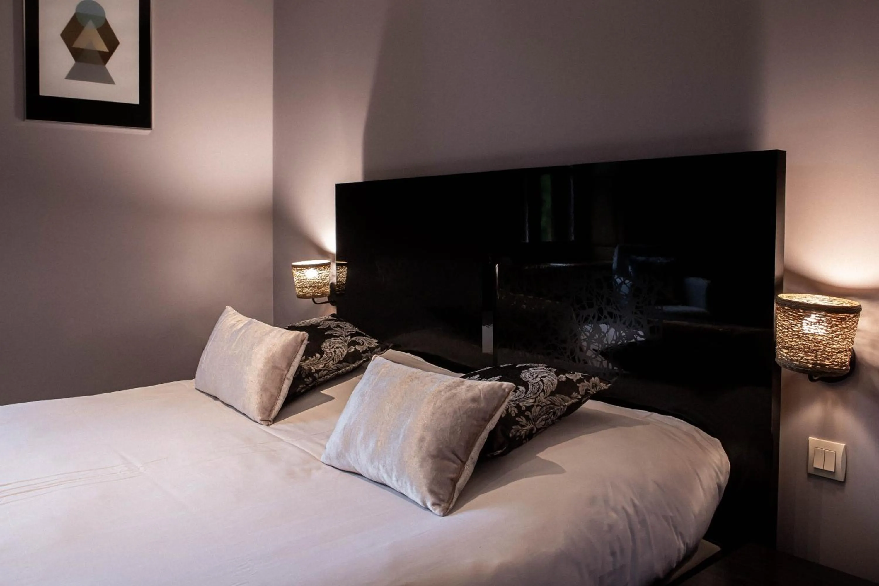 Bedroom, Bed in Logis Hotel La Diligence