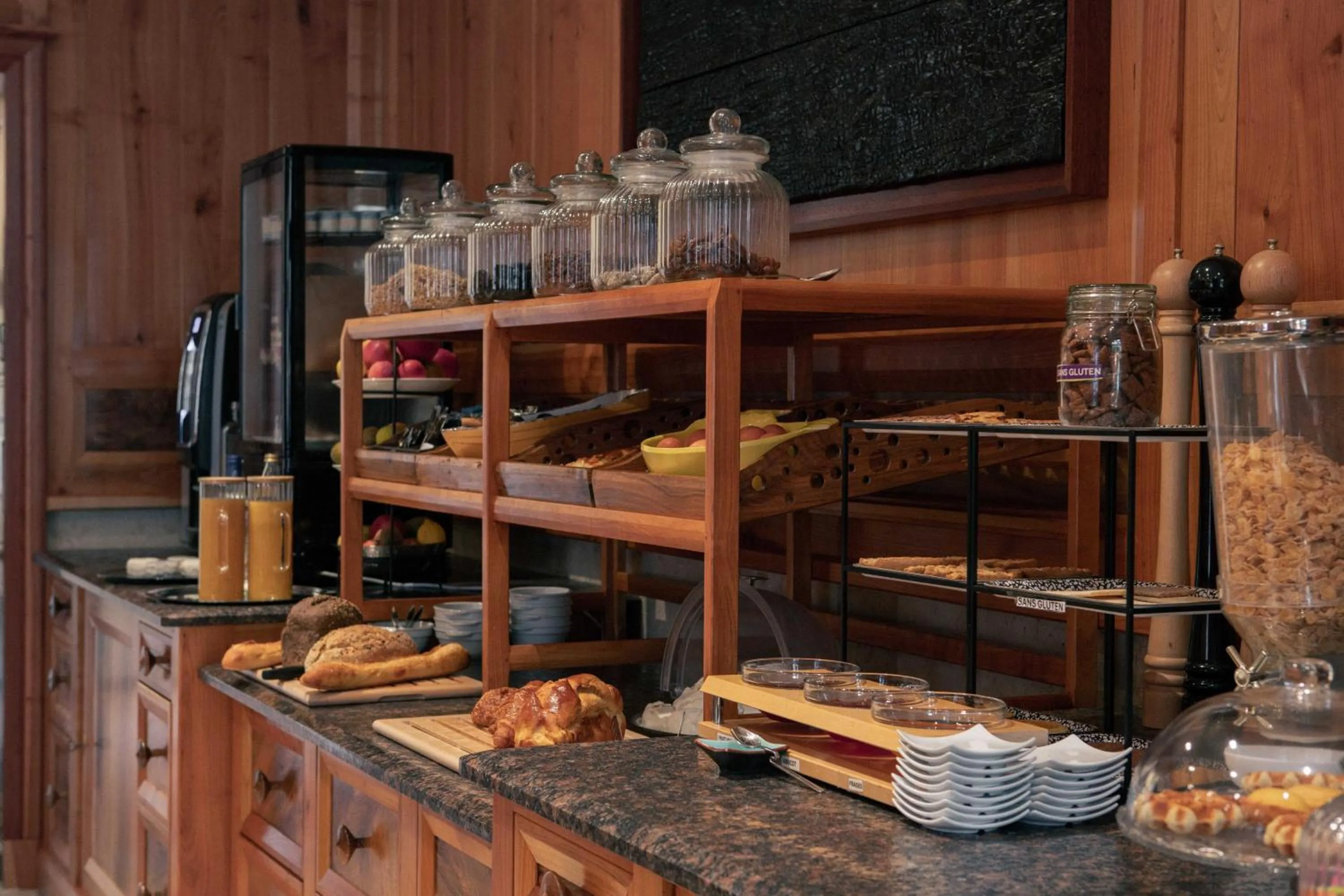 Breakfast in Logis Hotel La Diligence