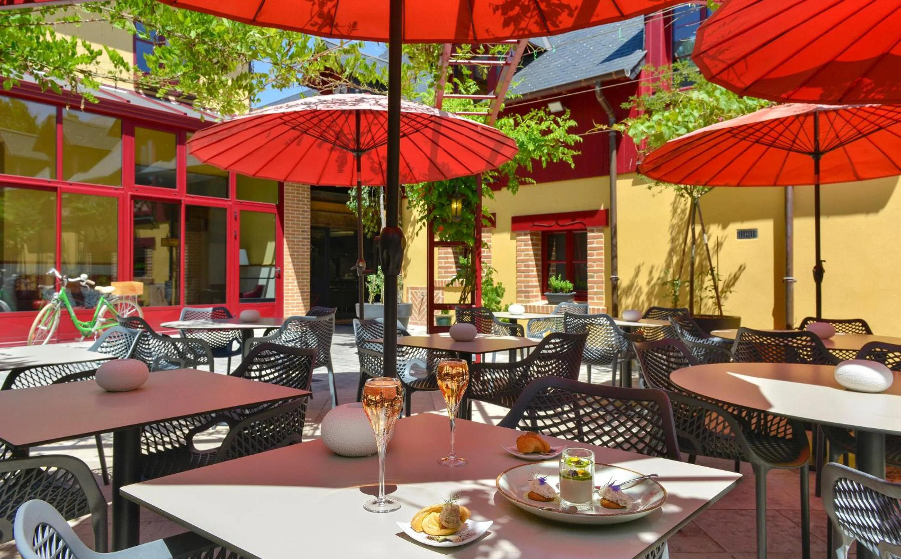 Balcony/Terrace in Logis Hotel La Diligence