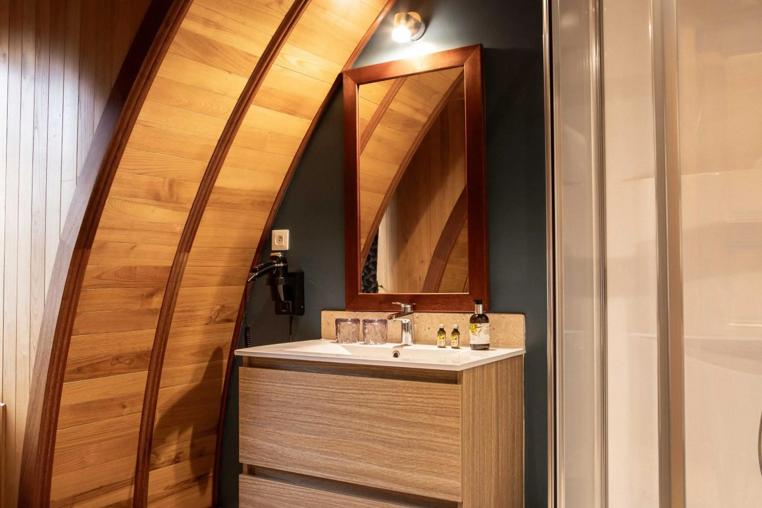 Bathroom in Logis Hotel La Diligence