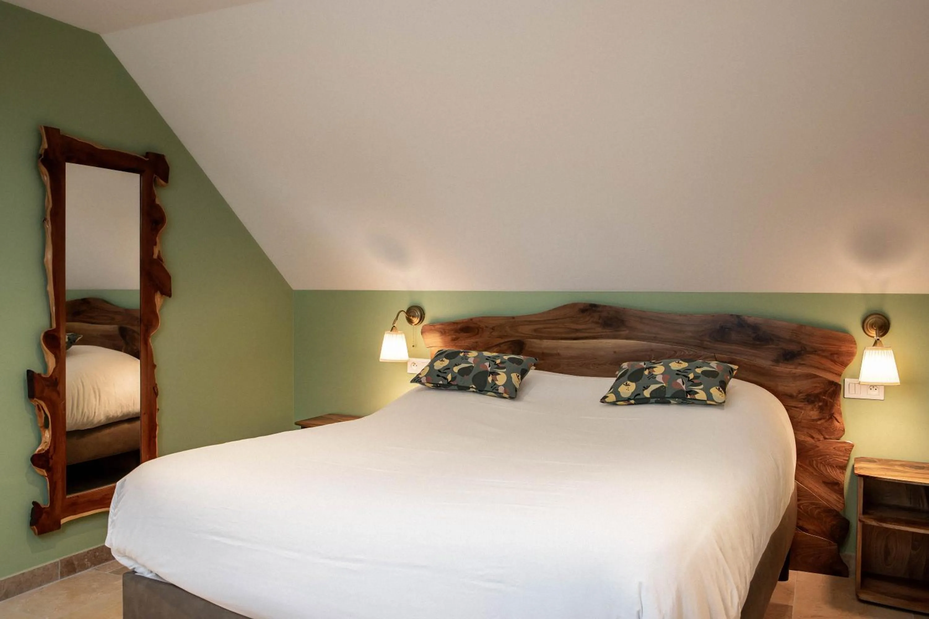 Bedroom, Bed in Logis Hotel La Diligence