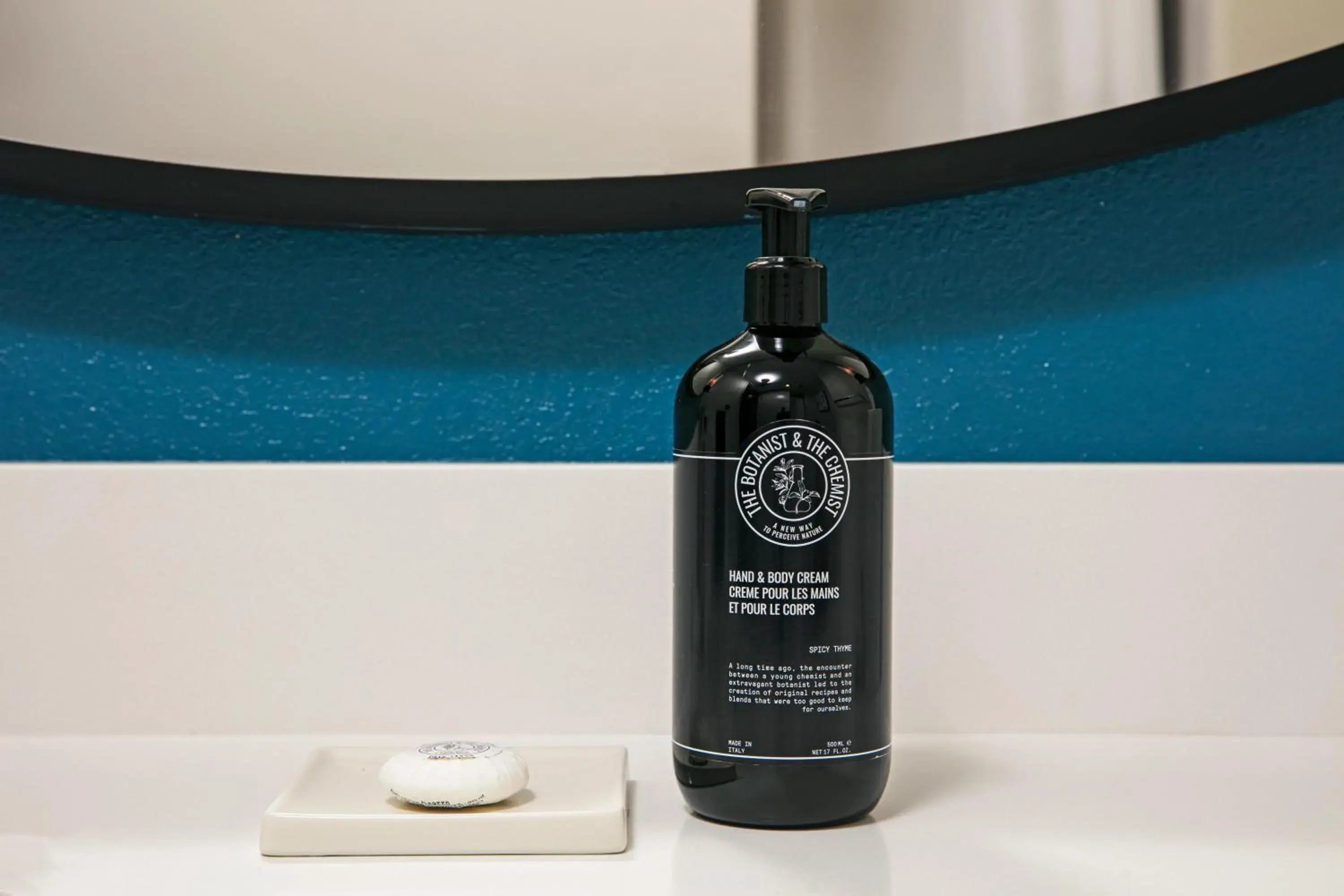 Queen Room with Two Queen Beds in Hotel Kinetic Orlando Universal Blvd Queen Room with Two Queen Beds in Hotel Kinetic Orlando Universal Blvd