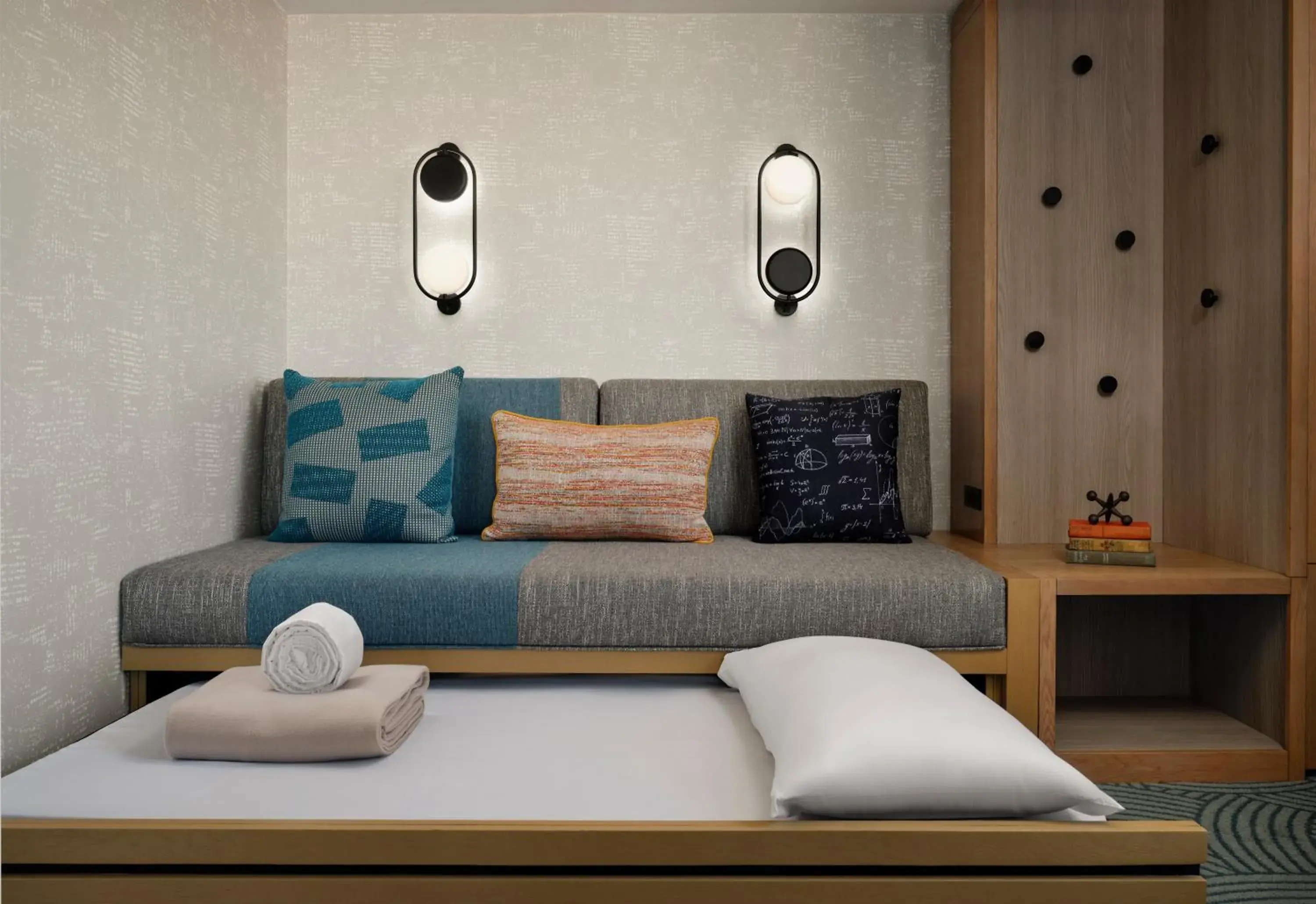 Living room, Bed in Hotel Landy Orlando Universal Blvd, a Tribute Portfolio Hotel Living room, Bed in Hotel Landy Orlando Universal Blvd, a Tribute Portfolio Hotel