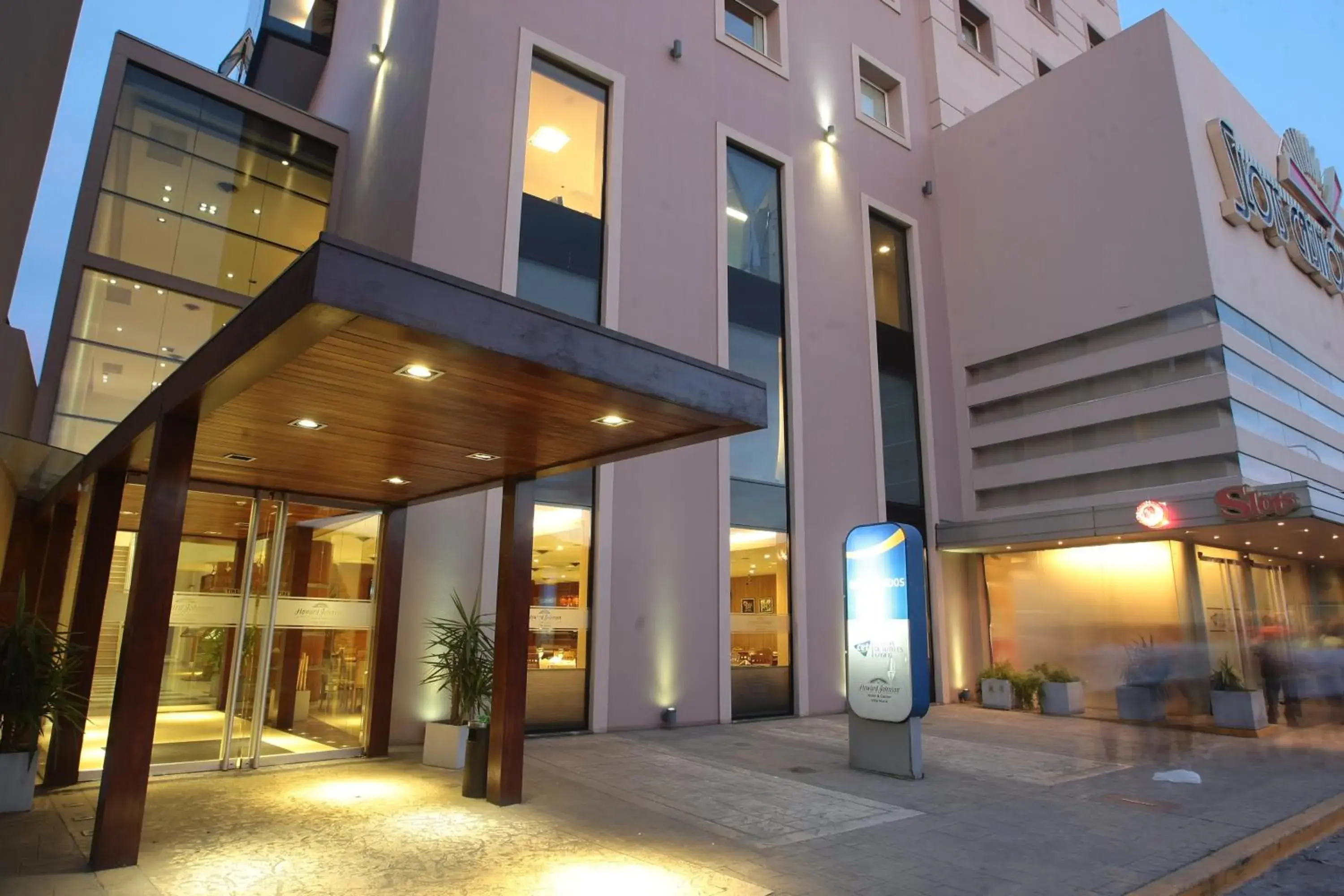 Property building in Howard Johnson Villa María Hotel y Casino Property building in Howard Johnson Villa María Hotel y Casino