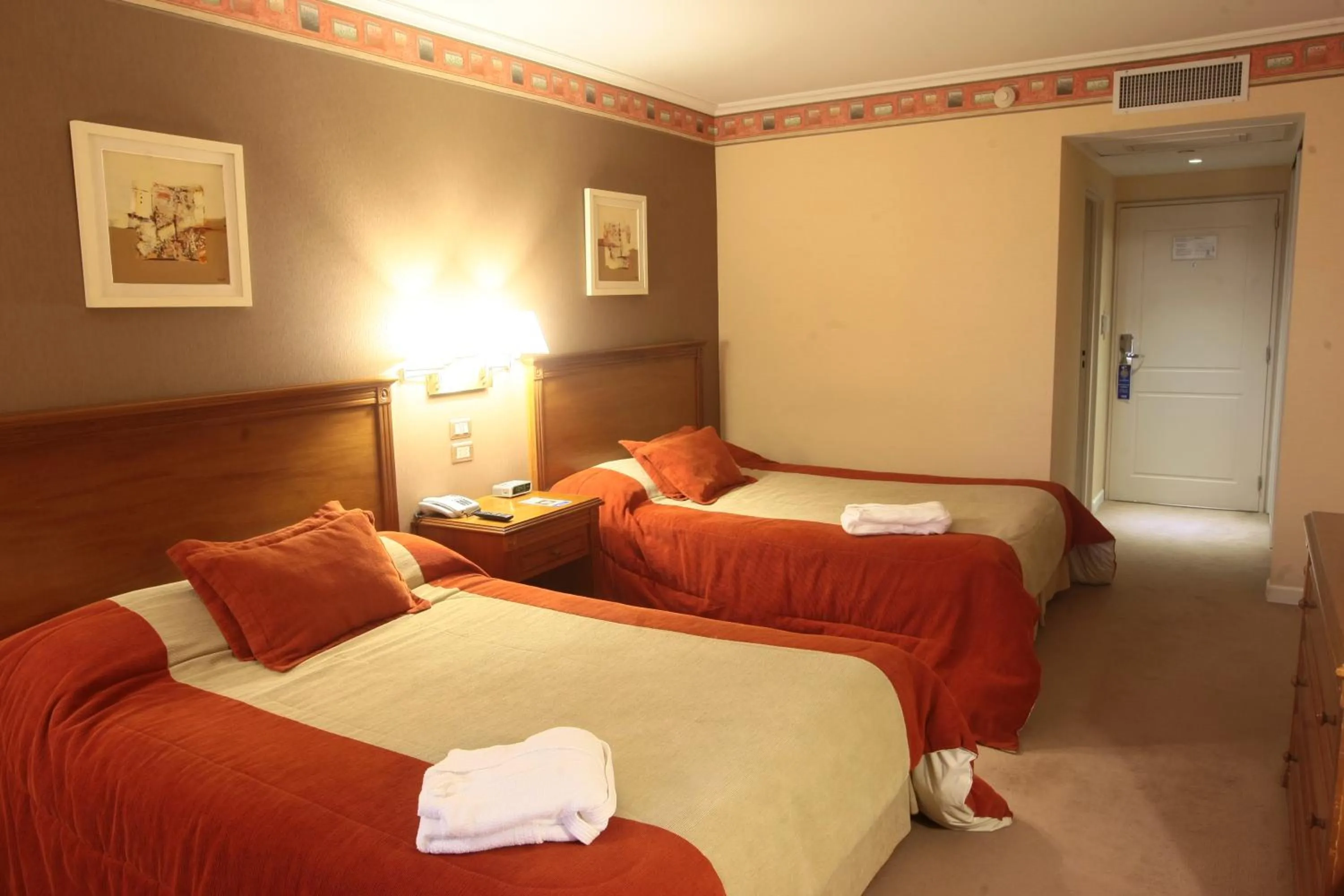 Bedroom, Bed in Howard Johnson Villa María Hotel y Casino