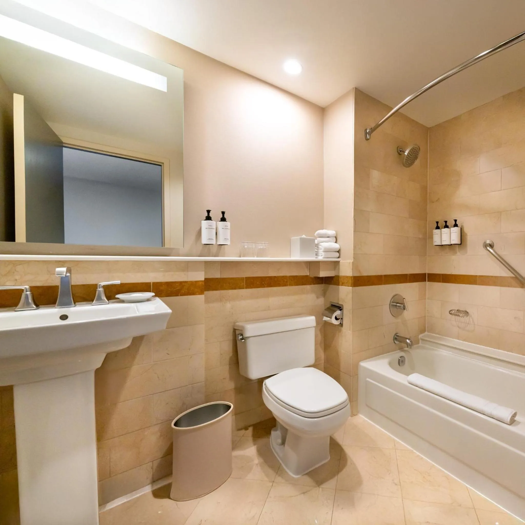 Photo of the whole room in InterContinental Chicago Magnificent Mile by IHG