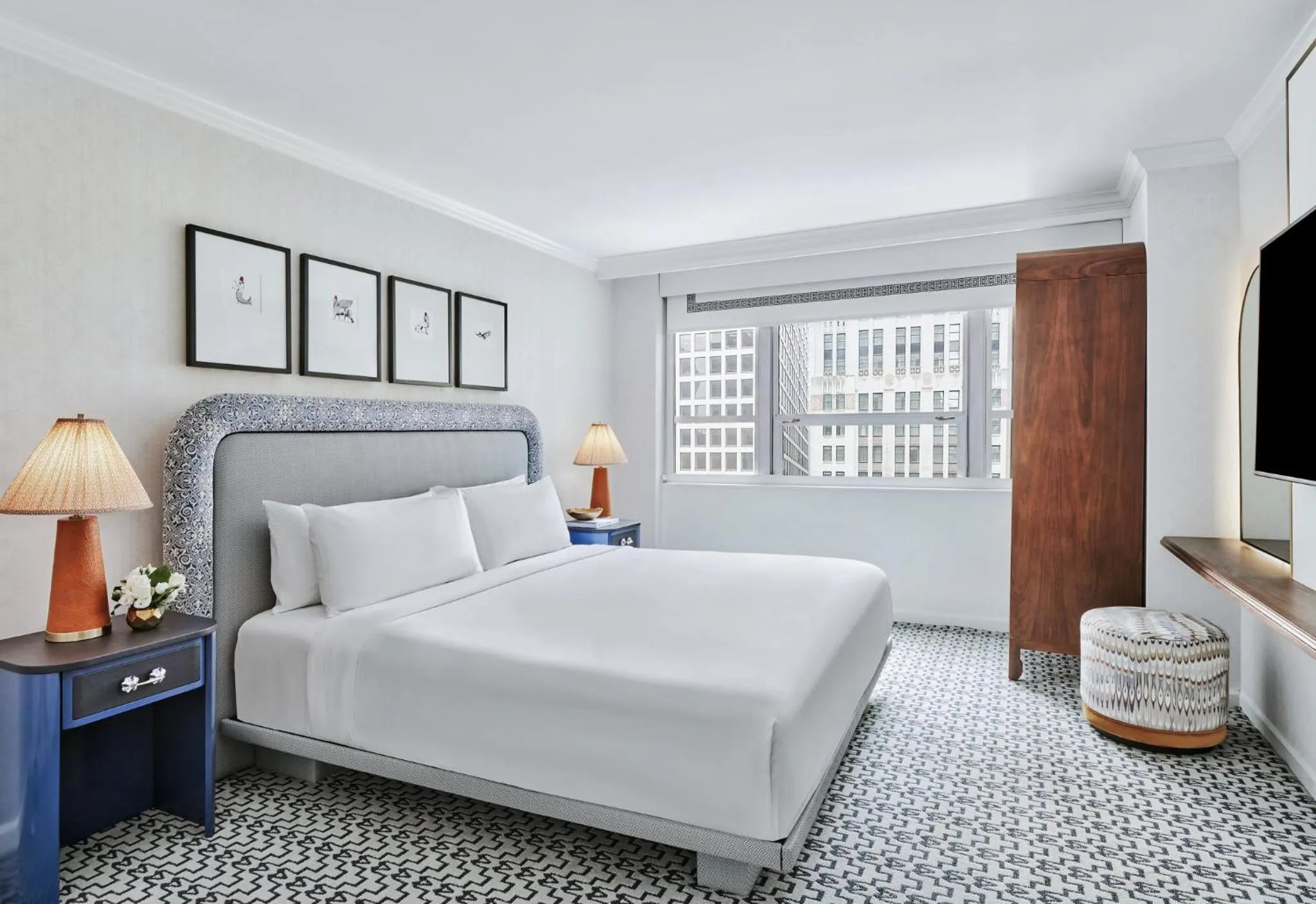 Photo of the whole room, Bed in InterContinental Chicago Magnificent Mile by IHG