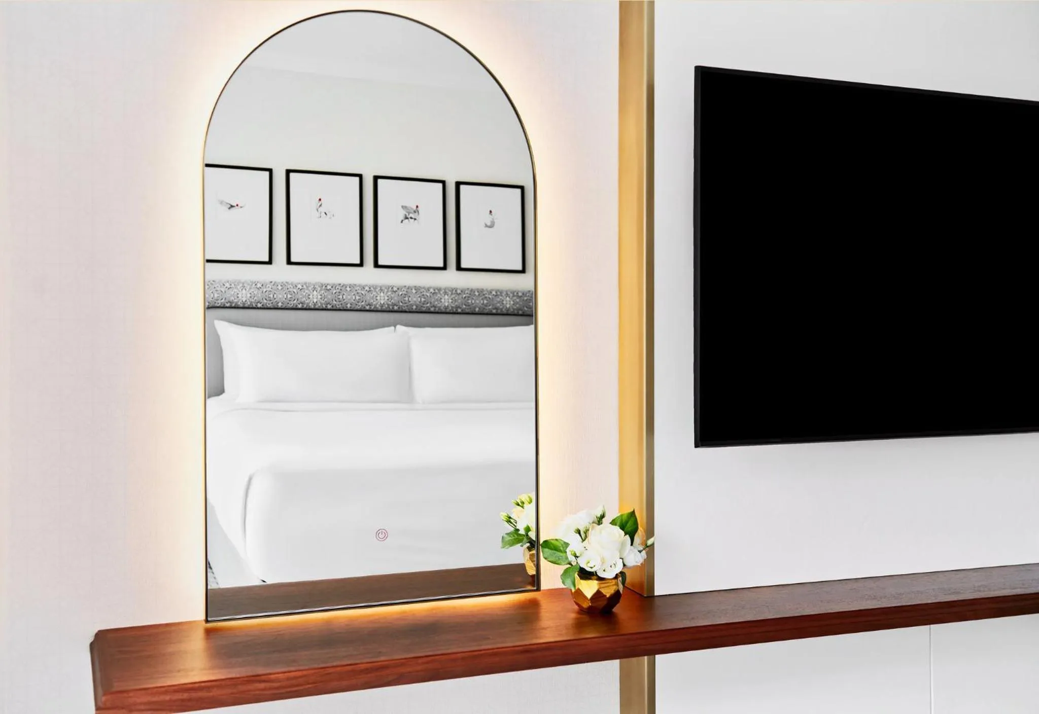 Photo of the whole room in InterContinental Chicago Magnificent Mile by IHG