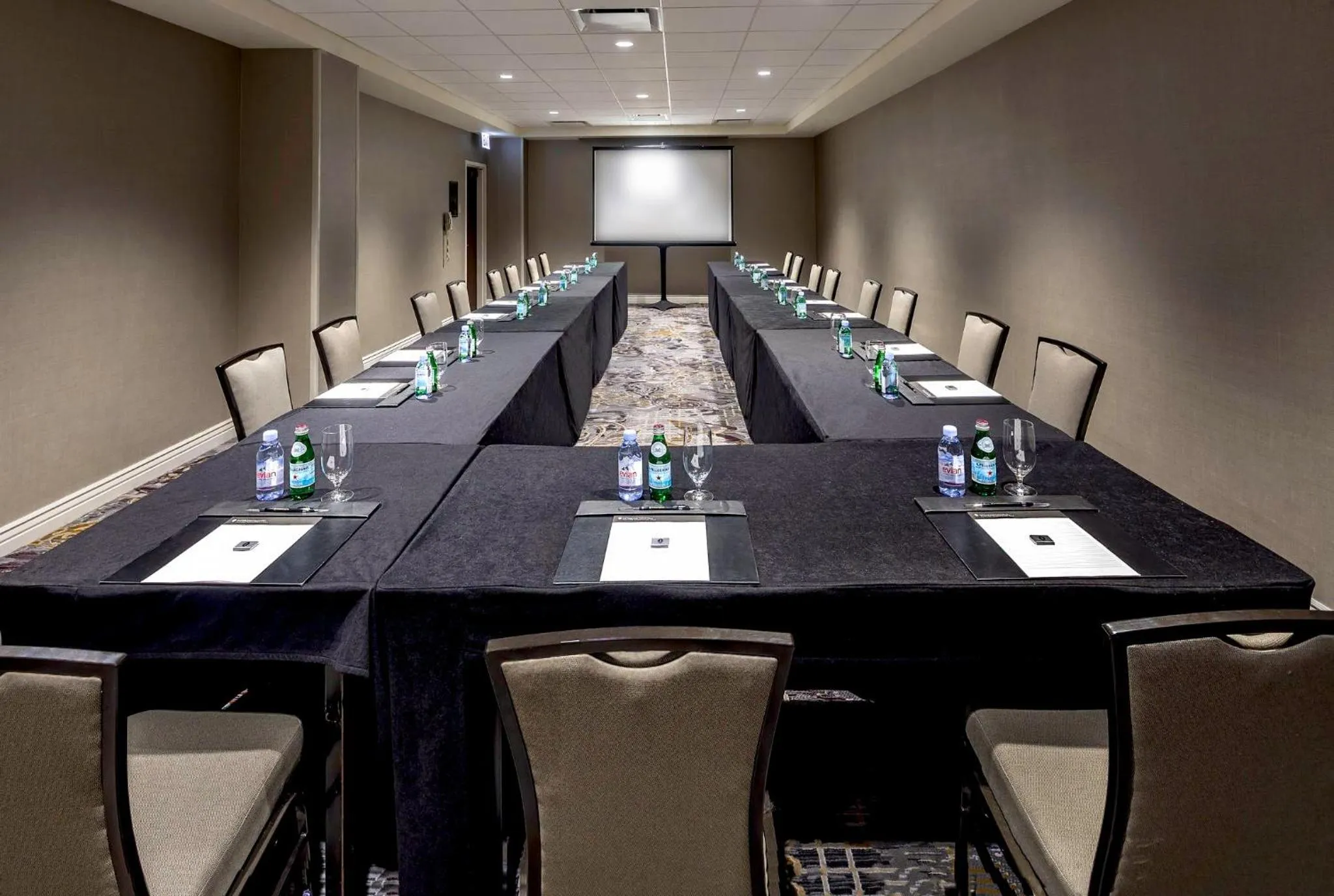 Meeting/conference room in InterContinental Chicago Magnificent Mile by IHG