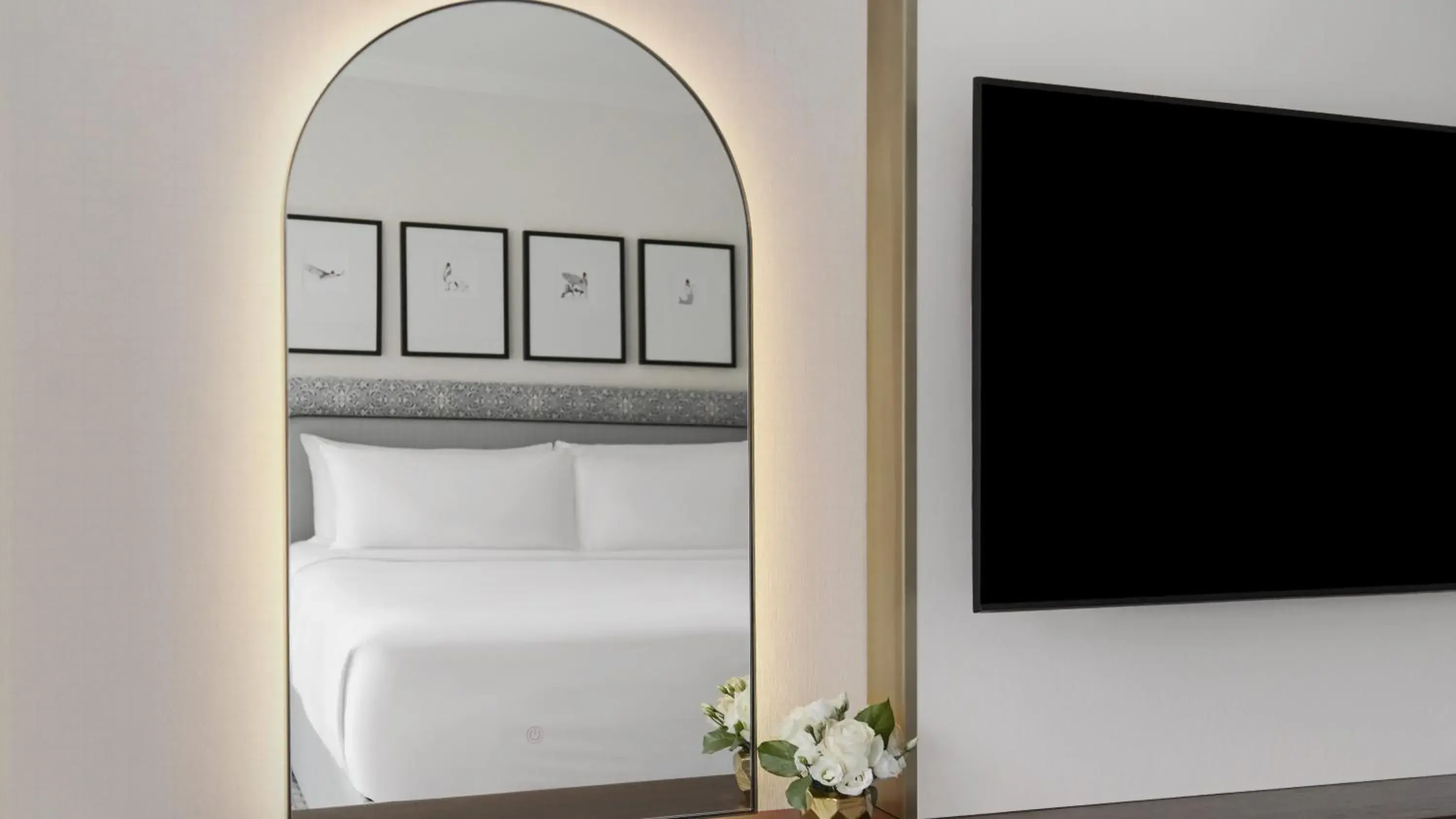 Bedroom, Bed in InterContinental Chicago Magnificent Mile by IHG Bedroom, Bed in InterContinental Chicago Magnificent Mile by IHG