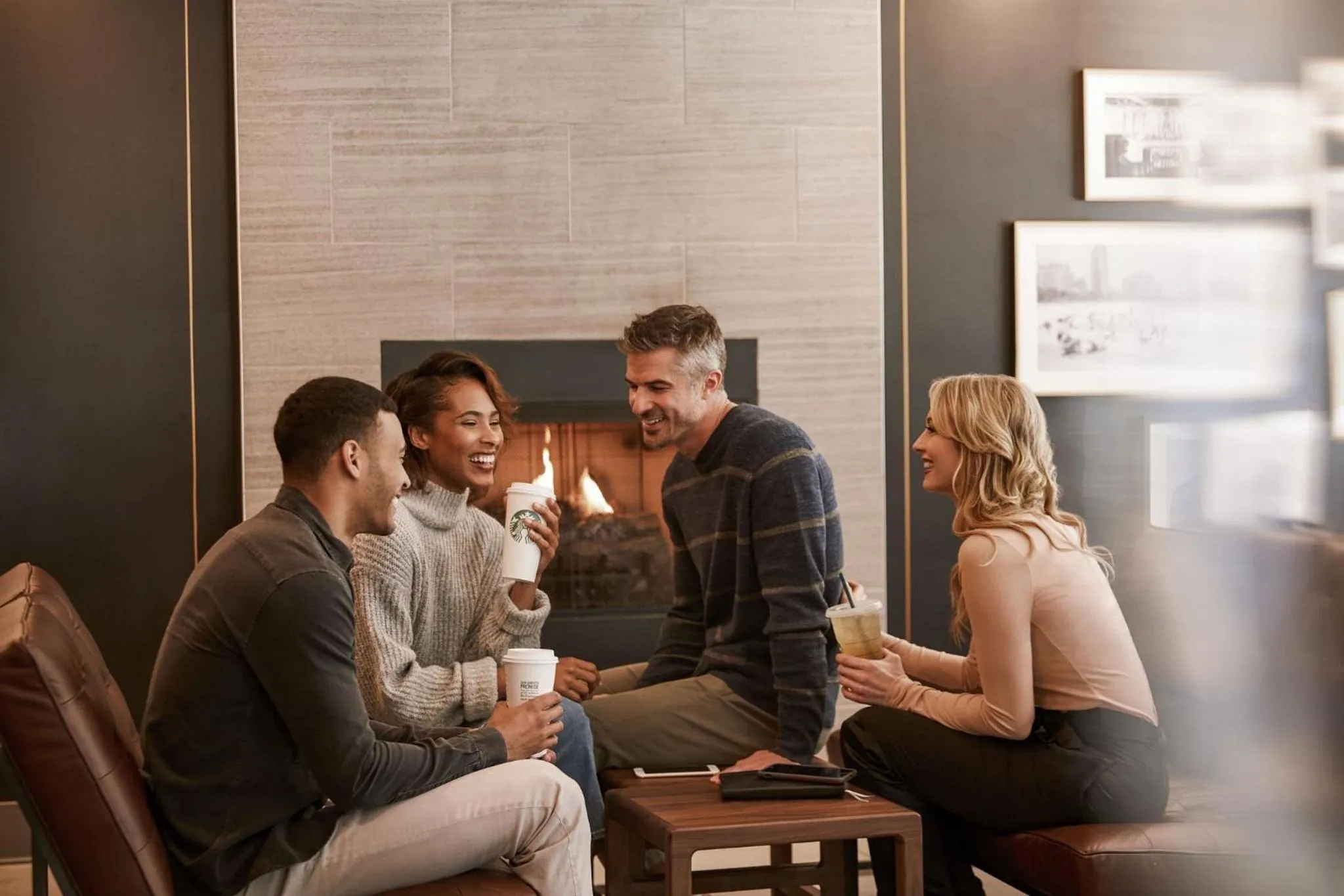 Lounge or bar in InterContinental Chicago Magnificent Mile by IHG