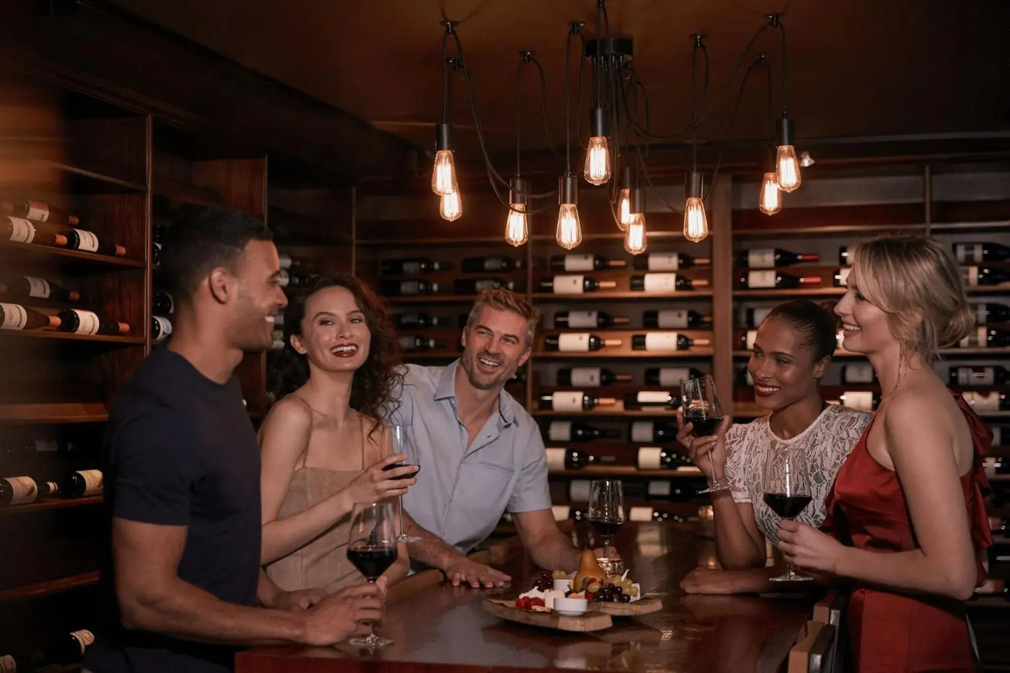 Lounge or bar in InterContinental Chicago Magnificent Mile by IHG Lounge or bar in InterContinental Chicago Magnificent Mile by IHG