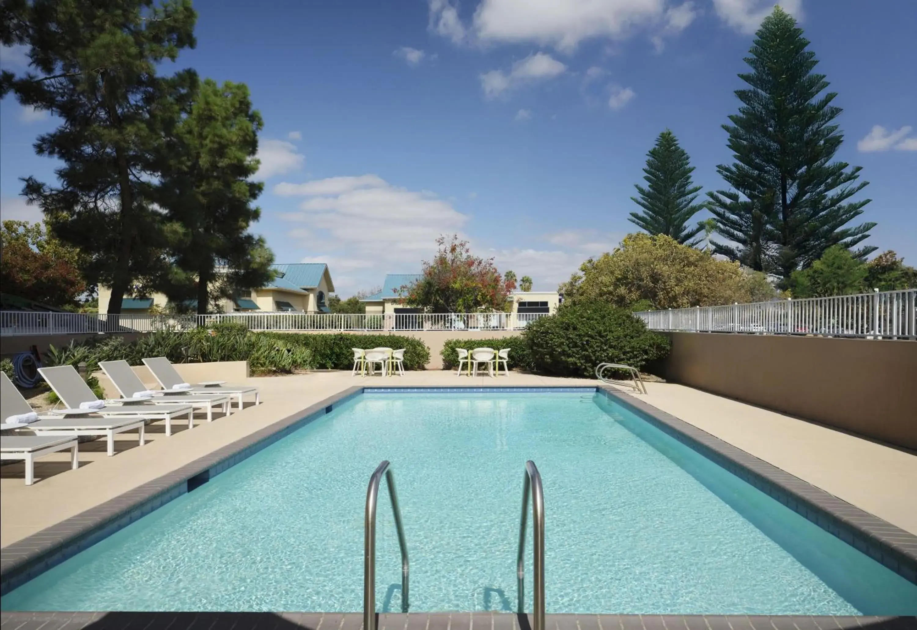 Pool view in Hilton Garden Inn San Jose/Milpitas Pool view in Hilton Garden Inn San Jose/Milpitas