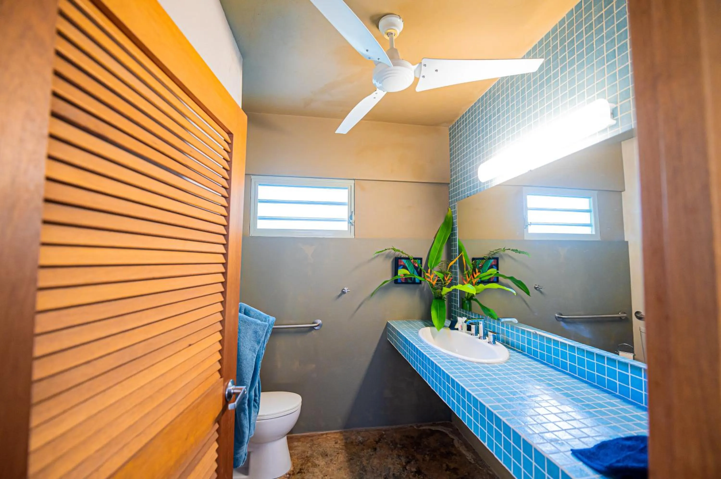 Bathroom in Casa de Amistad Guesthouse
