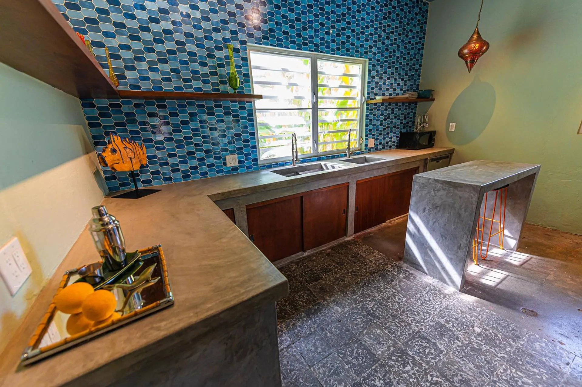 Communal kitchen in Casa de Amistad Guesthouse