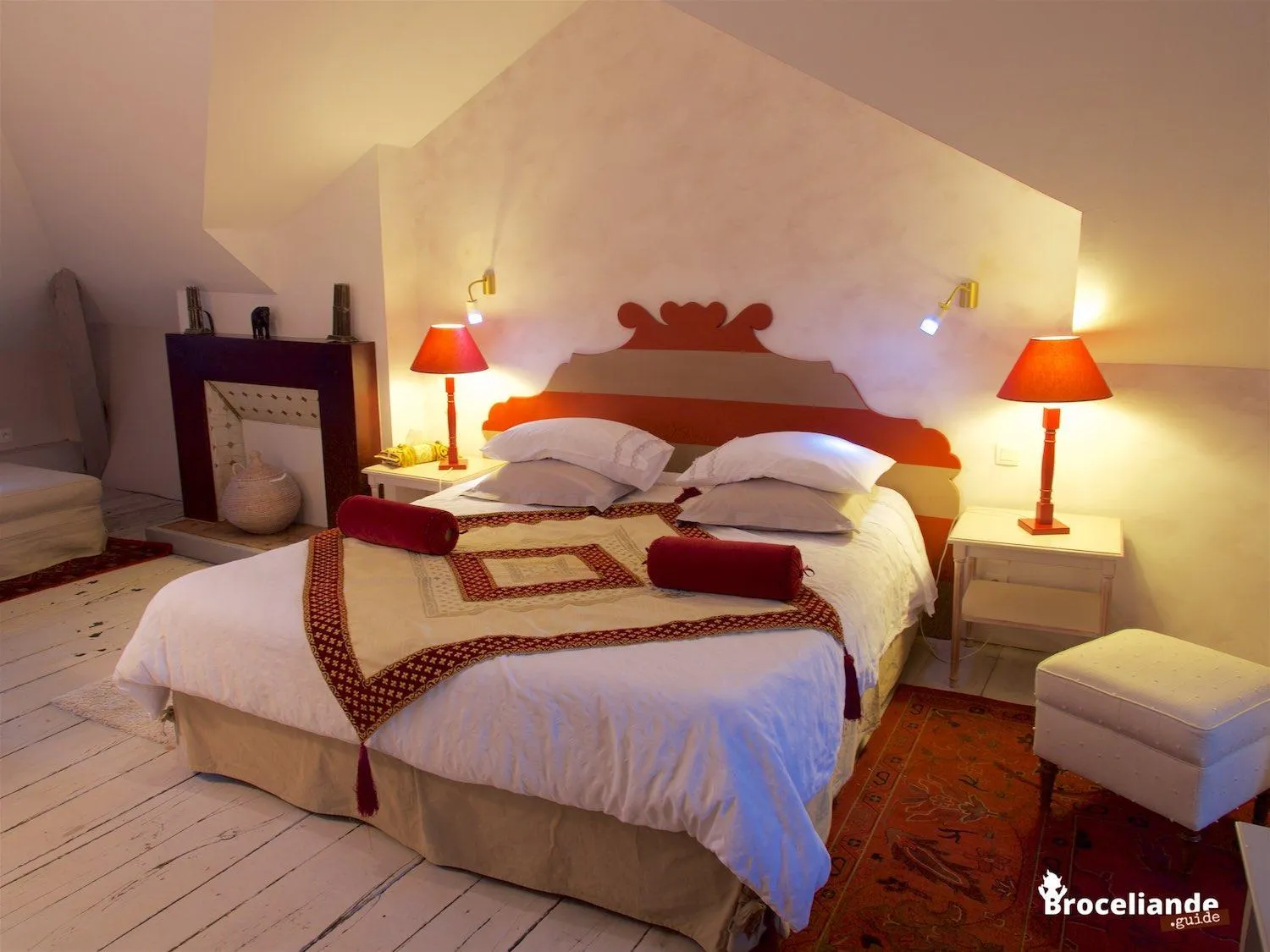 Photo of the whole room, Bed in Château Du Pin - Teritoria