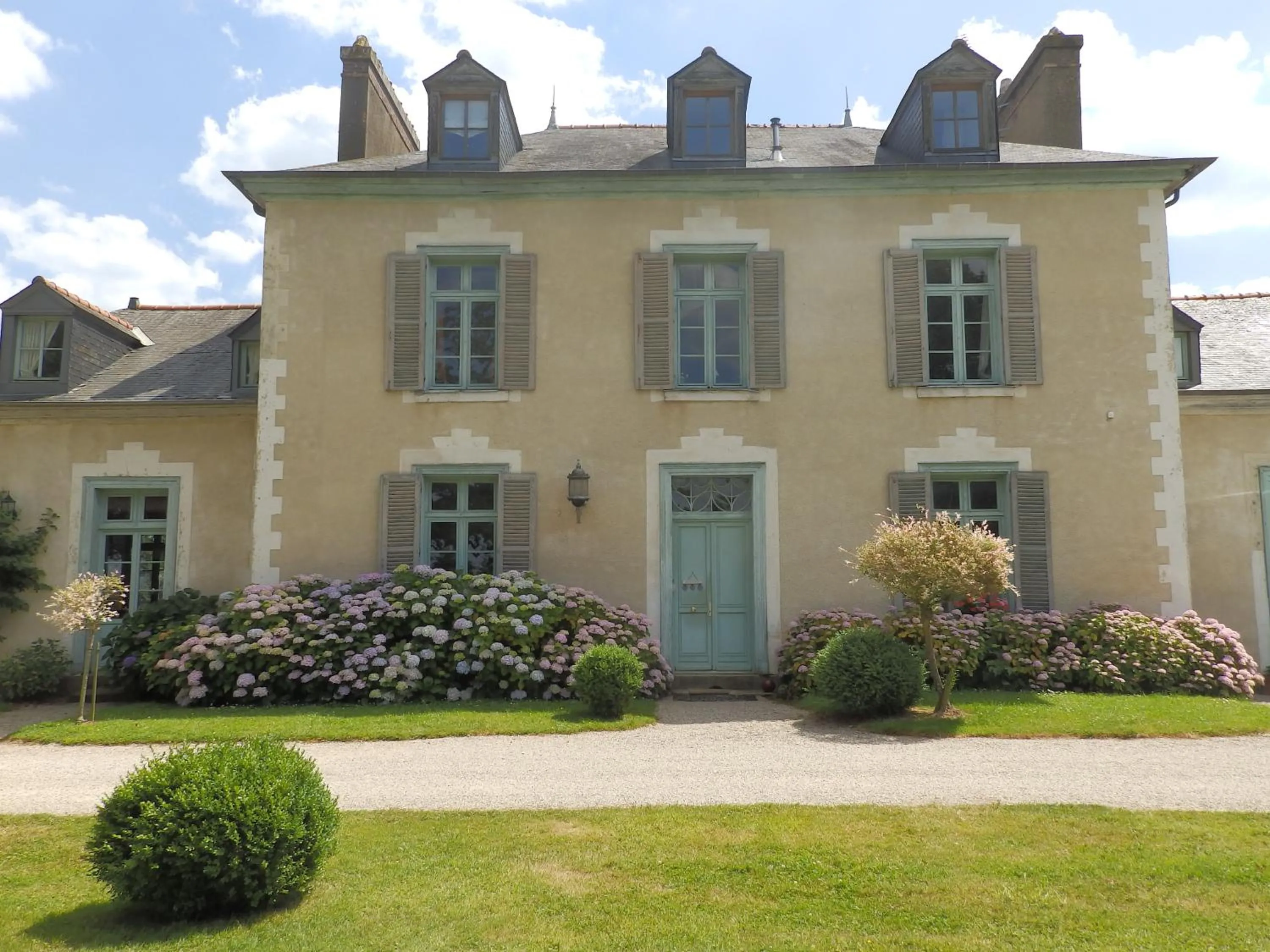 Facade/entrance in Château Du Pin - Teritoria
