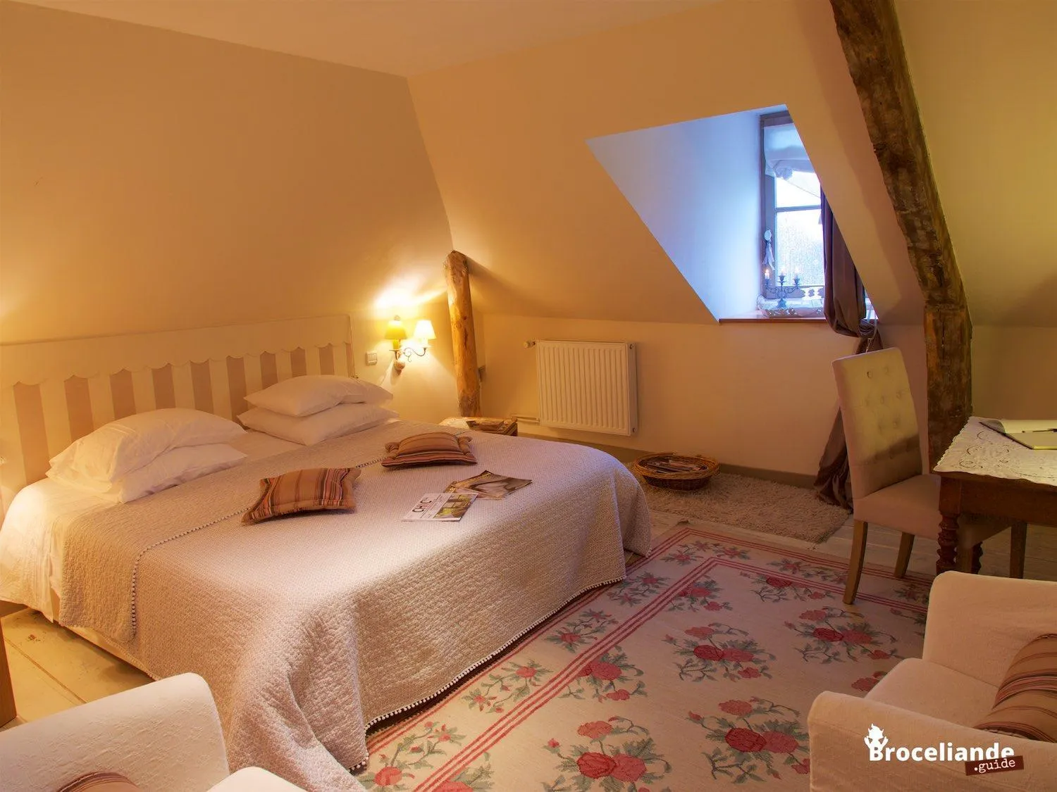 Photo of the whole room, Bed in Château Du Pin - Teritoria