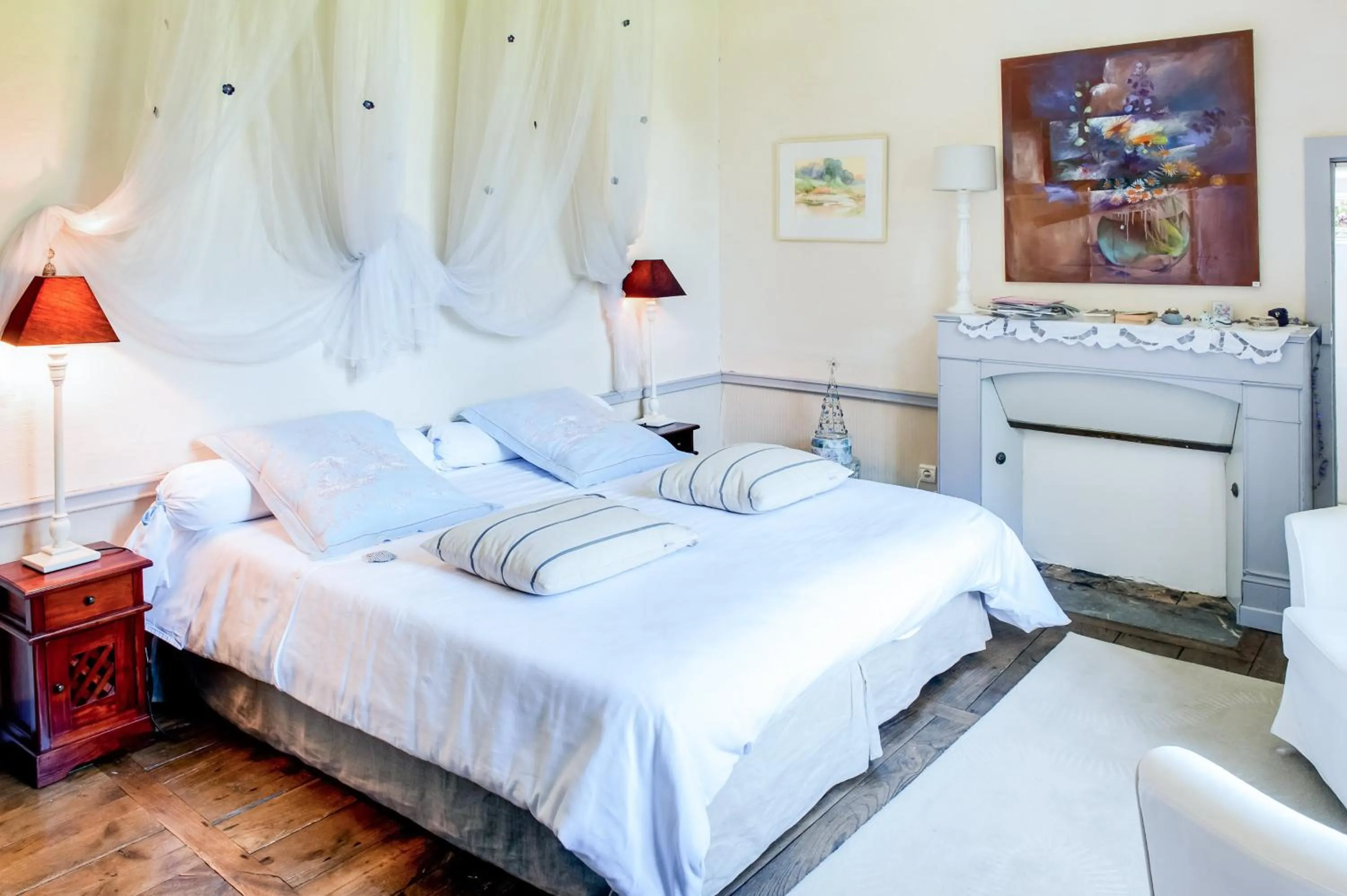 Photo of the whole room, Bed in Château Du Pin - Teritoria